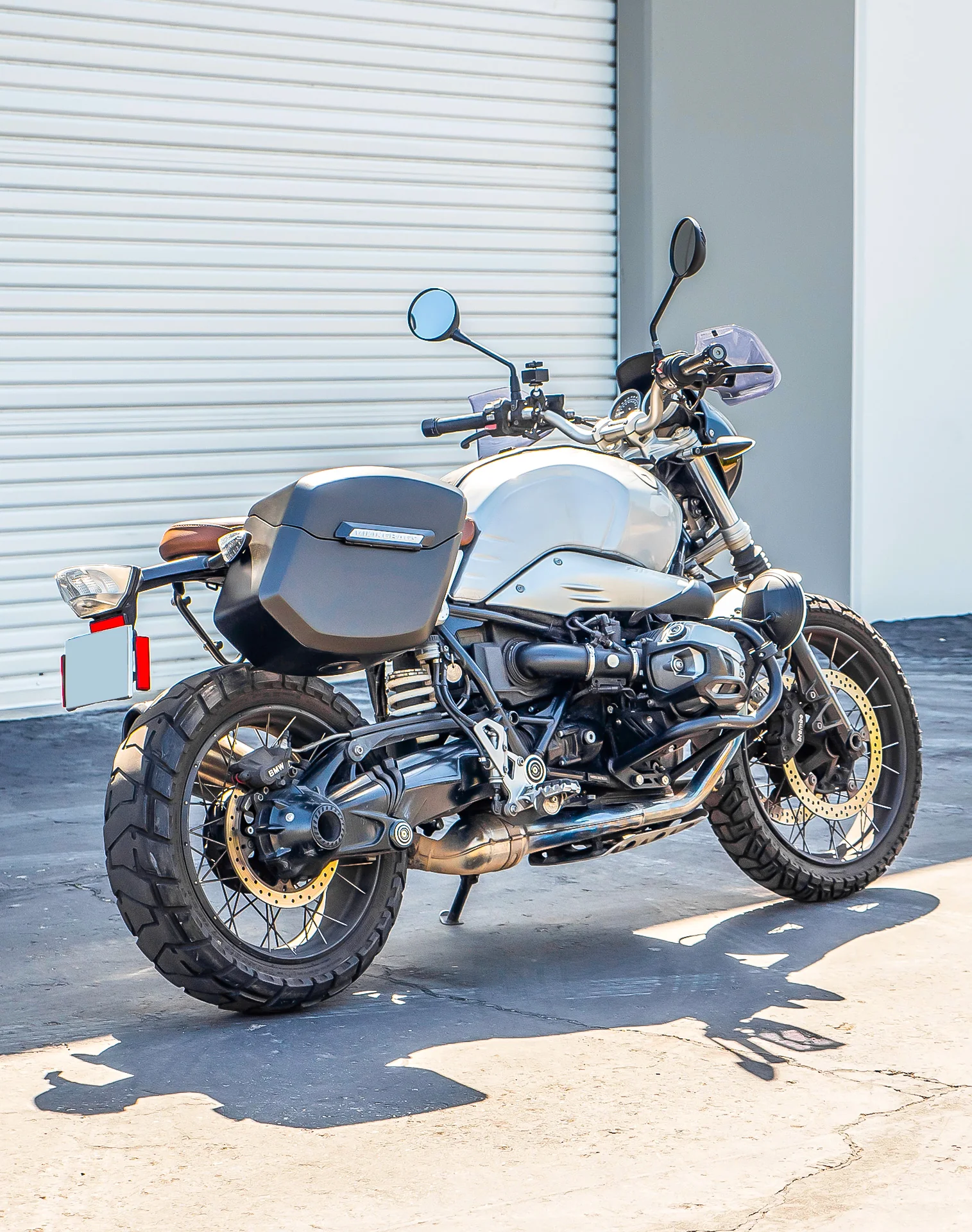 12L - Ironclad Quick Mount Medium BMW R nineT Matte Hard Solo Saddlebag (Right Only) - Image 3