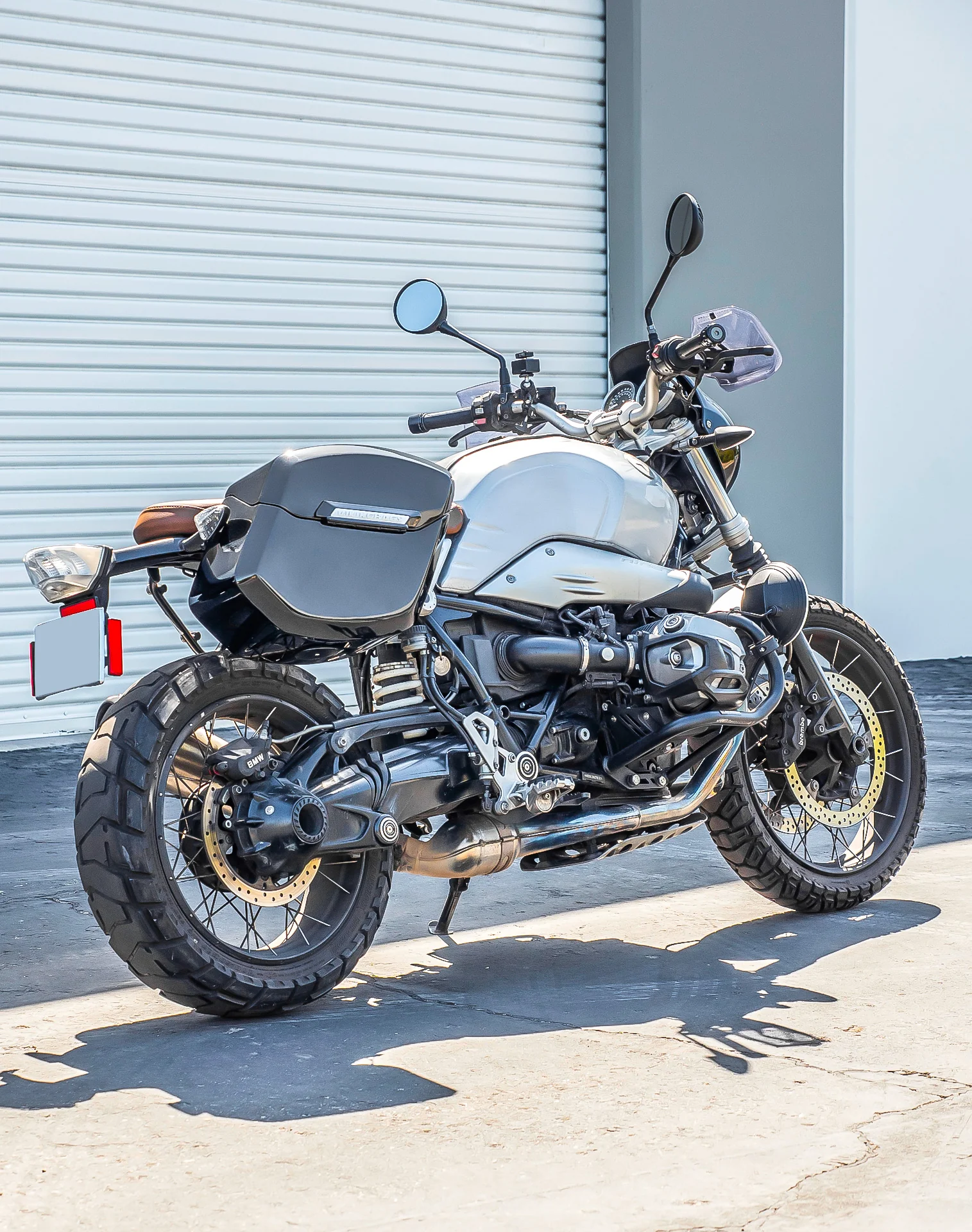 12L - Ironclad Quick Mount Medium BMW R nineT Painted Hard Solo Saddlebag (Right Only) - Image 3
