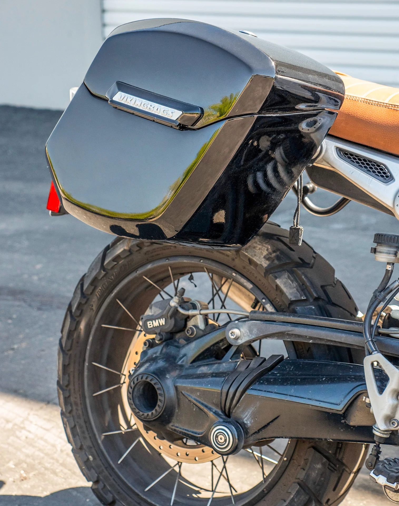 12L - Ironclad Quick Mount Medium BMW R nineT Painted Hard Solo Saddlebag (Right Only) - Image 5