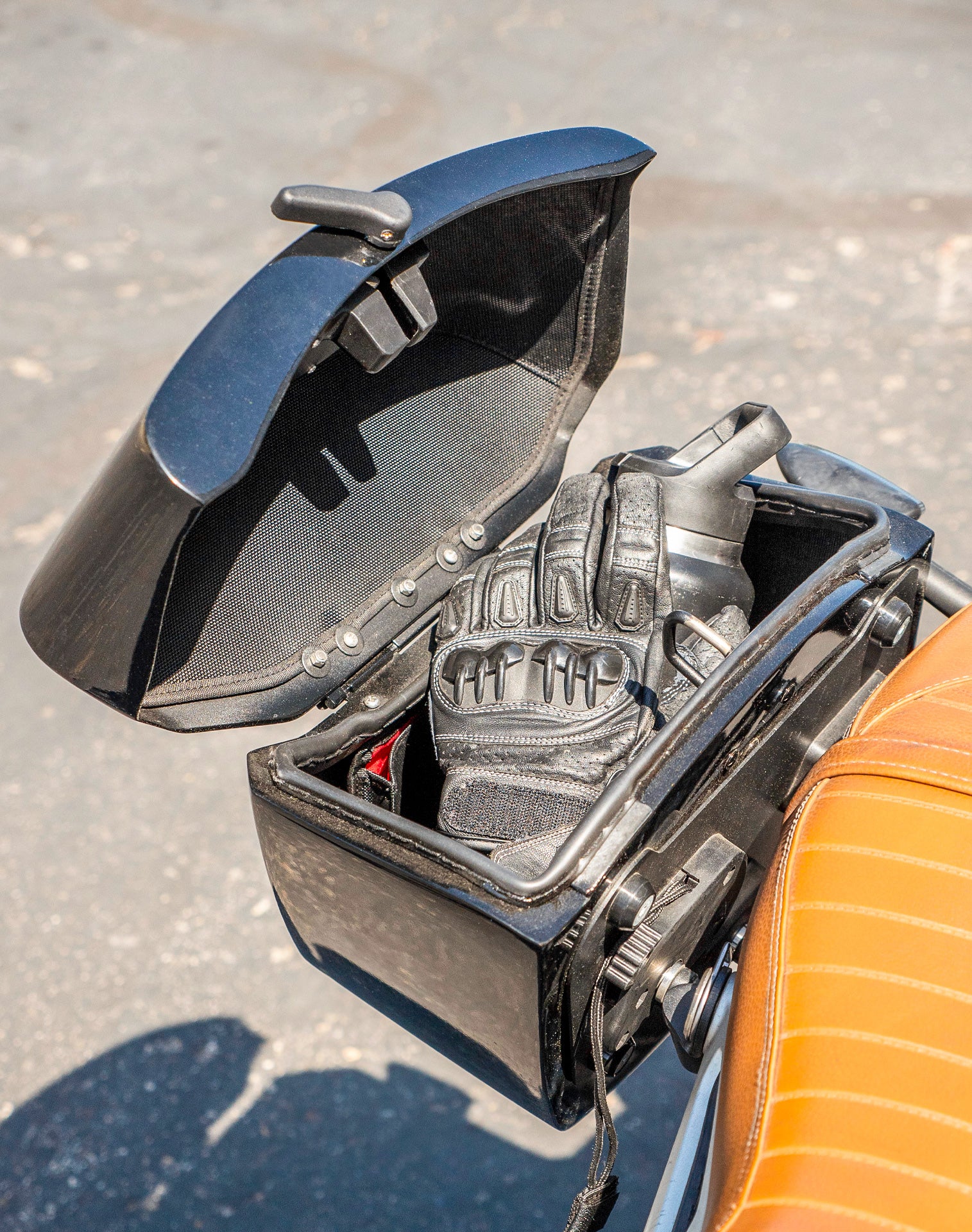 12L - Ironclad Quick Mount Medium BMW R nineT Painted Hard Solo Saddlebag (Right Only) - Image 6