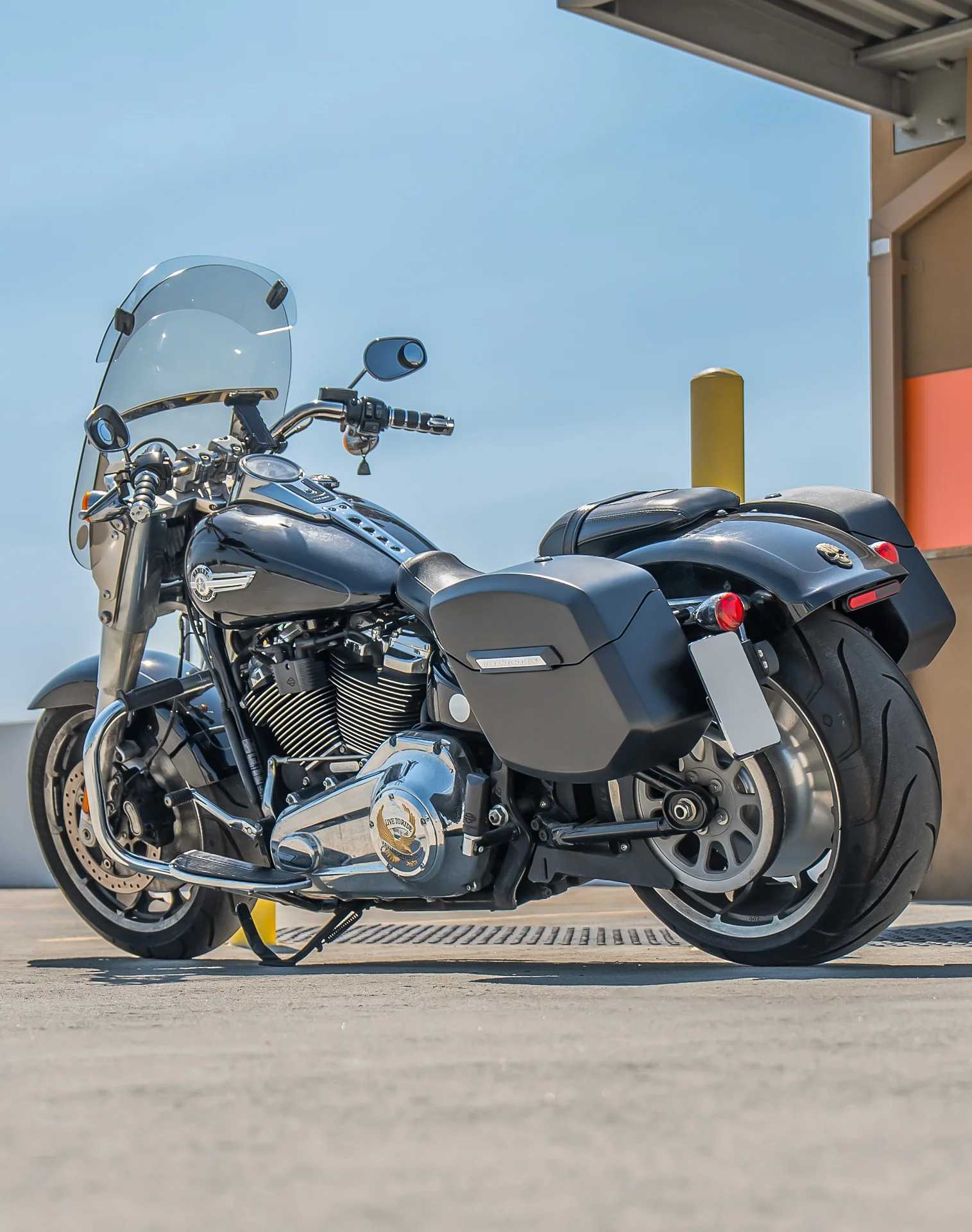 12L - Ironclad Quick Mount Medium Harley Softail Fat Boy FLFB/S Matte Hard Solo Saddlebag (Left Only) - Image 3