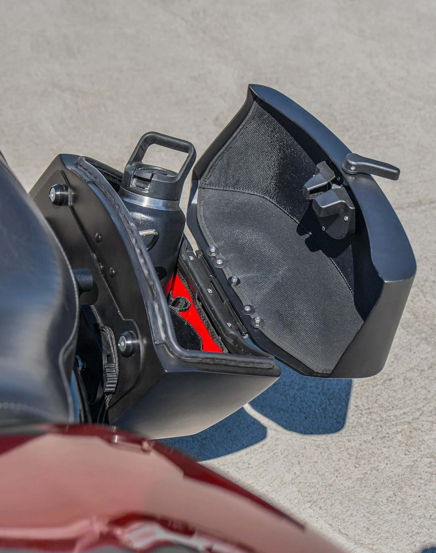 12L - Ironclad Quick Mount Medium Harley Sportster 883 Custom XL883C Matte Hard Solo Saddlebag (Left Only) - Image 6