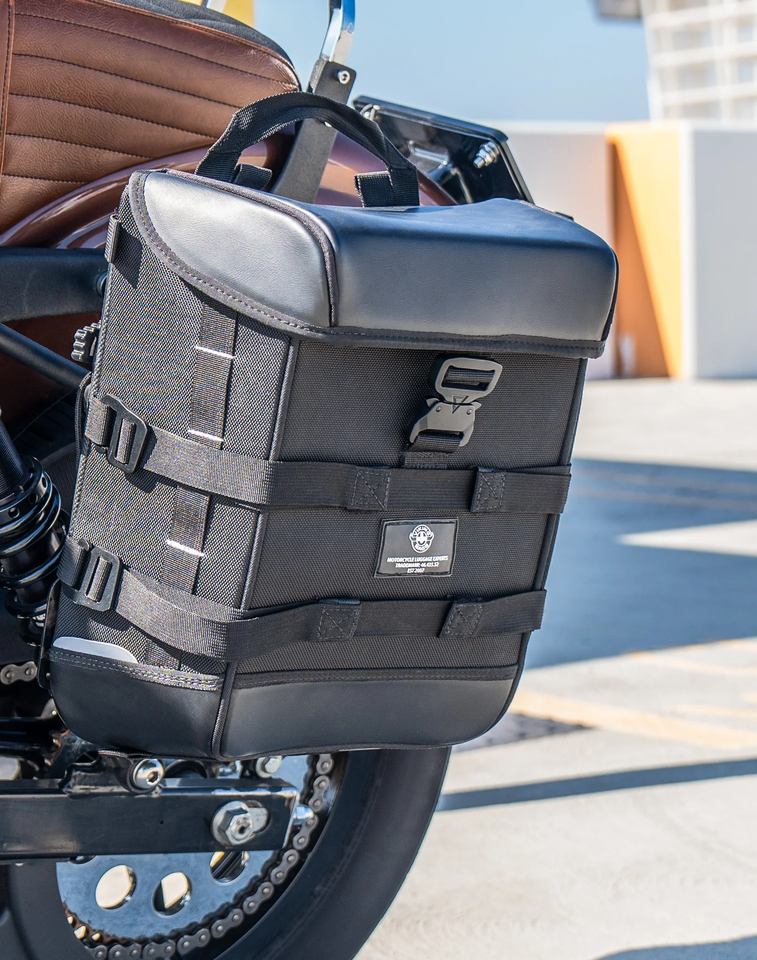 15L - Incognito Quick Mount Medium Solo Saddlebag (Left Only) for Harley Dyna Super Glide Custom FXDC/I - Image 5