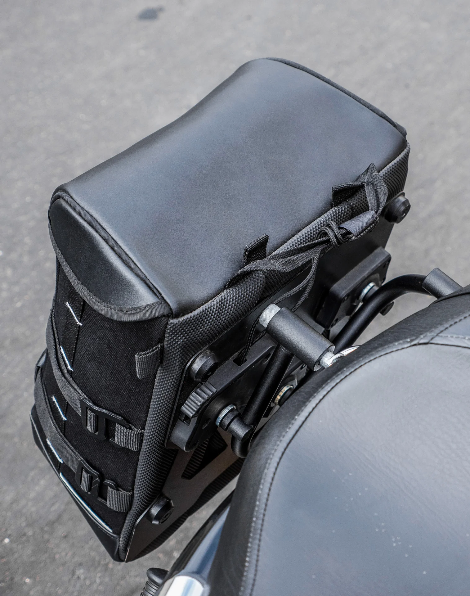15L - Incognito Quick Mount Medium Solo Saddlebag (Right Only) for Harley Sportster 883 Low XL883L - Image 5