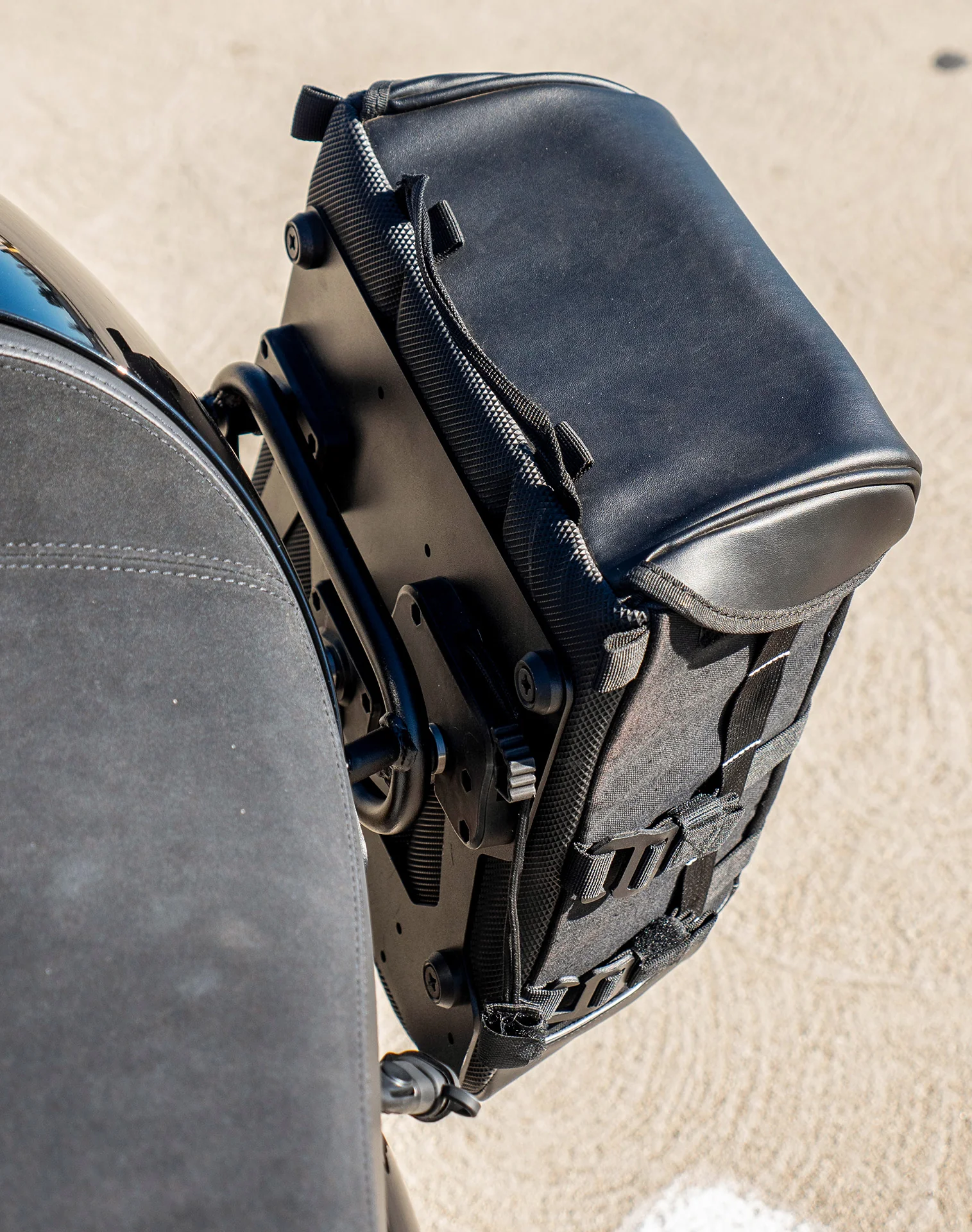 15L - Incognito Quick Mount Medium Triumph Thruxton RS Hard Solo Saddlebag (Left Only) - Image 5
