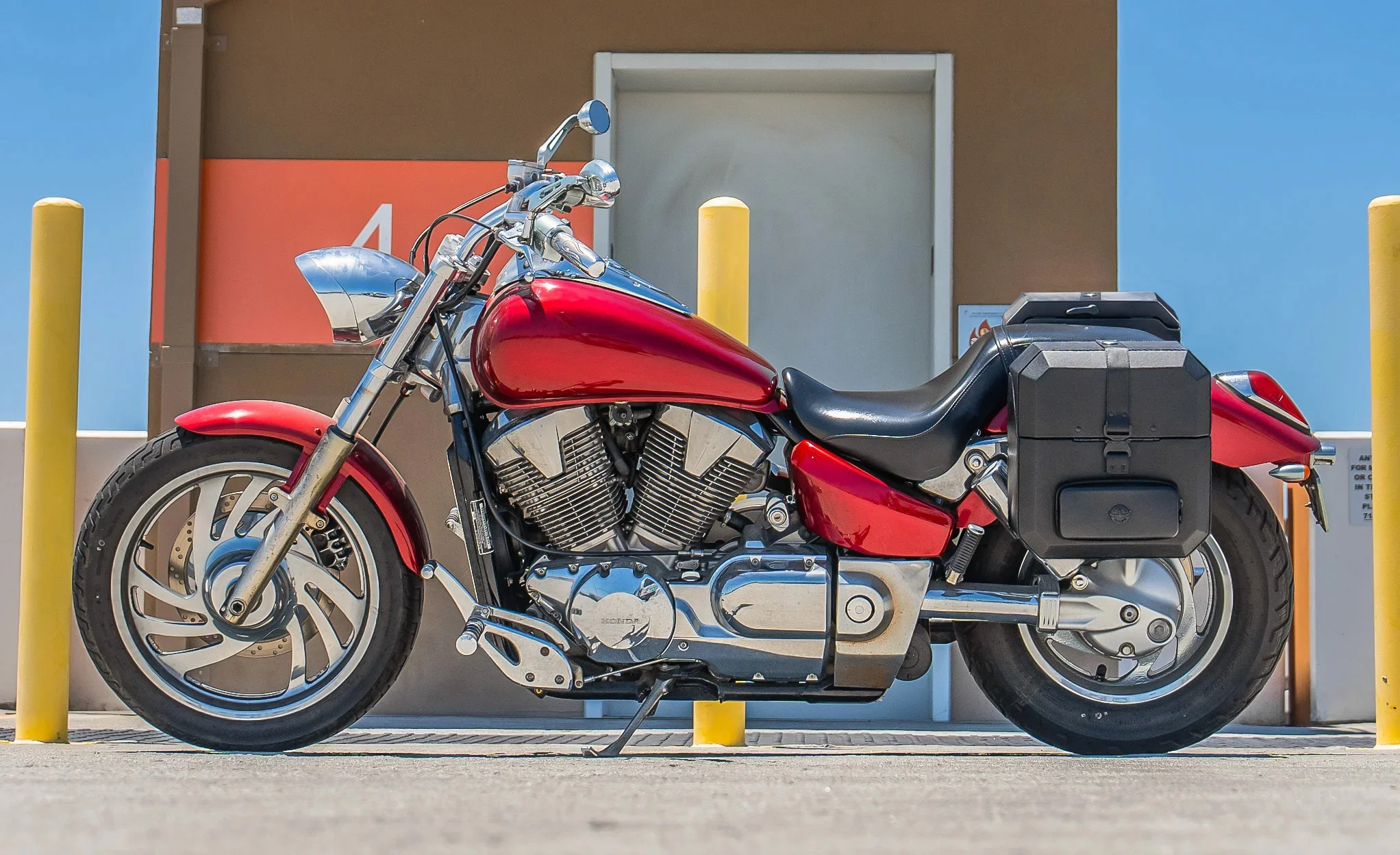 15L - Outlaw Quick-Mount Medium Honda VTX 1300 C Leather Wrapped Hard Saddlebags (Left Only) - Image 2
