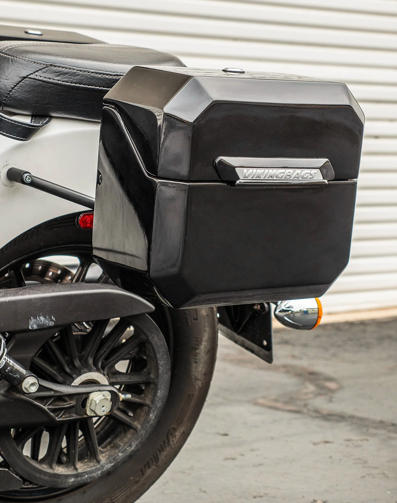20L - Outlaw Quick-Mount Small Indian Scout Classic 2025+ Painted Hard Saddlebags - Image 4