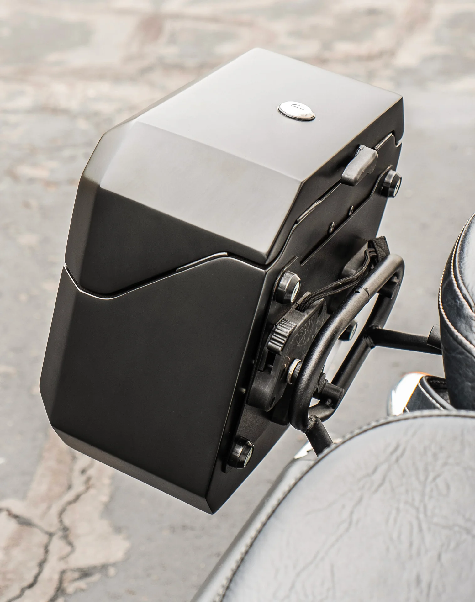 20L - Outlaw Quick-Mount Small Indian Scout Sixty Classic 2025+ Matte Hard Saddlebags - Image 5
