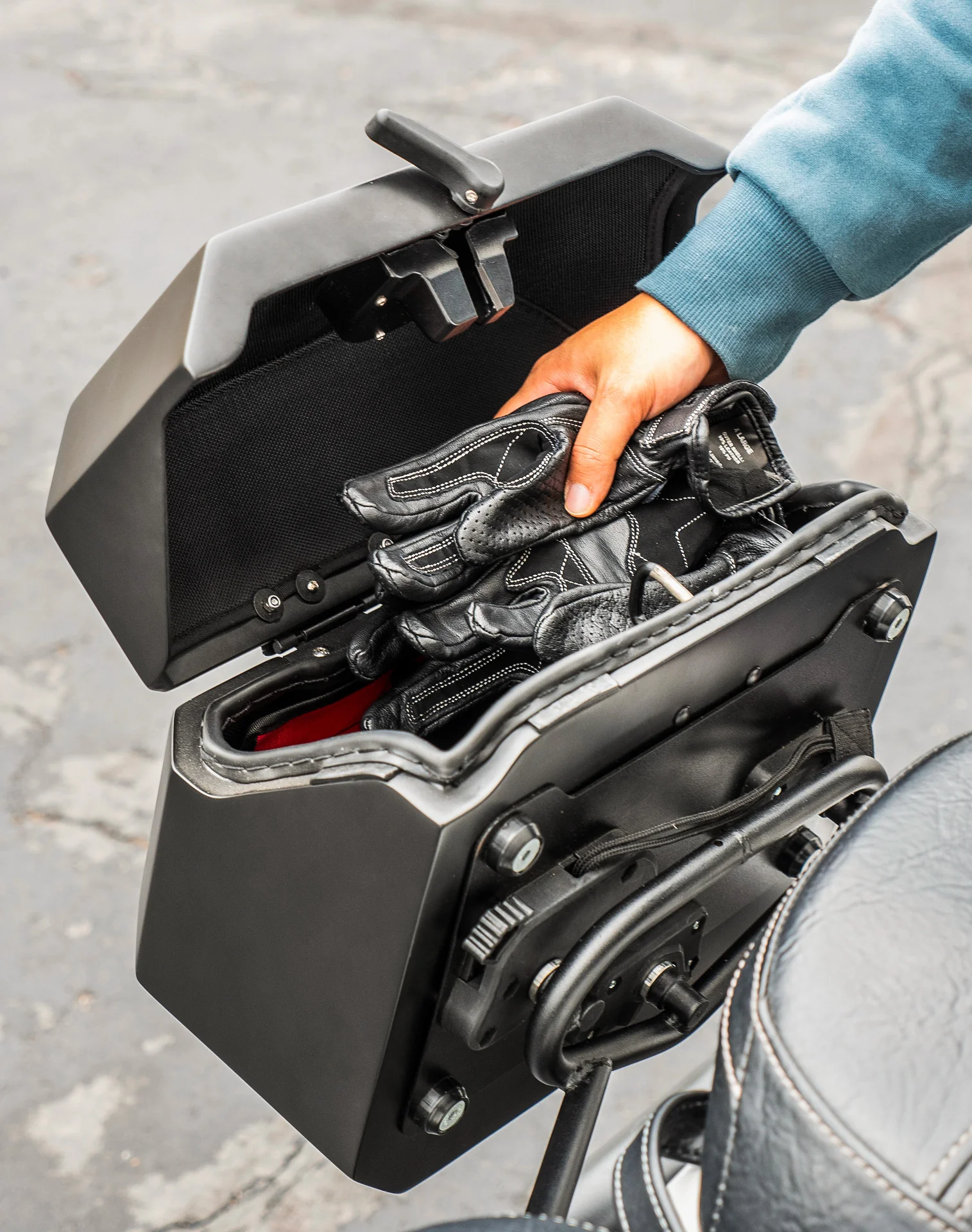 20L - Outlaw Quick-Mount Small Indian Scout Sixty Classic 2025+ Matte Hard Saddlebags - Image 6