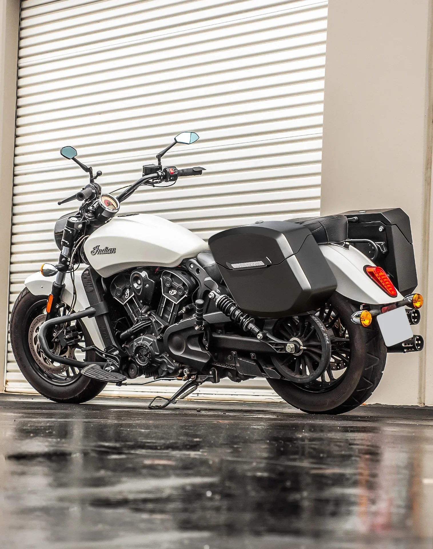 24L - Ironclad Quick-Mount Medium Indian Scout Classic 2025+ Matte Hard Saddlebags - Image 3