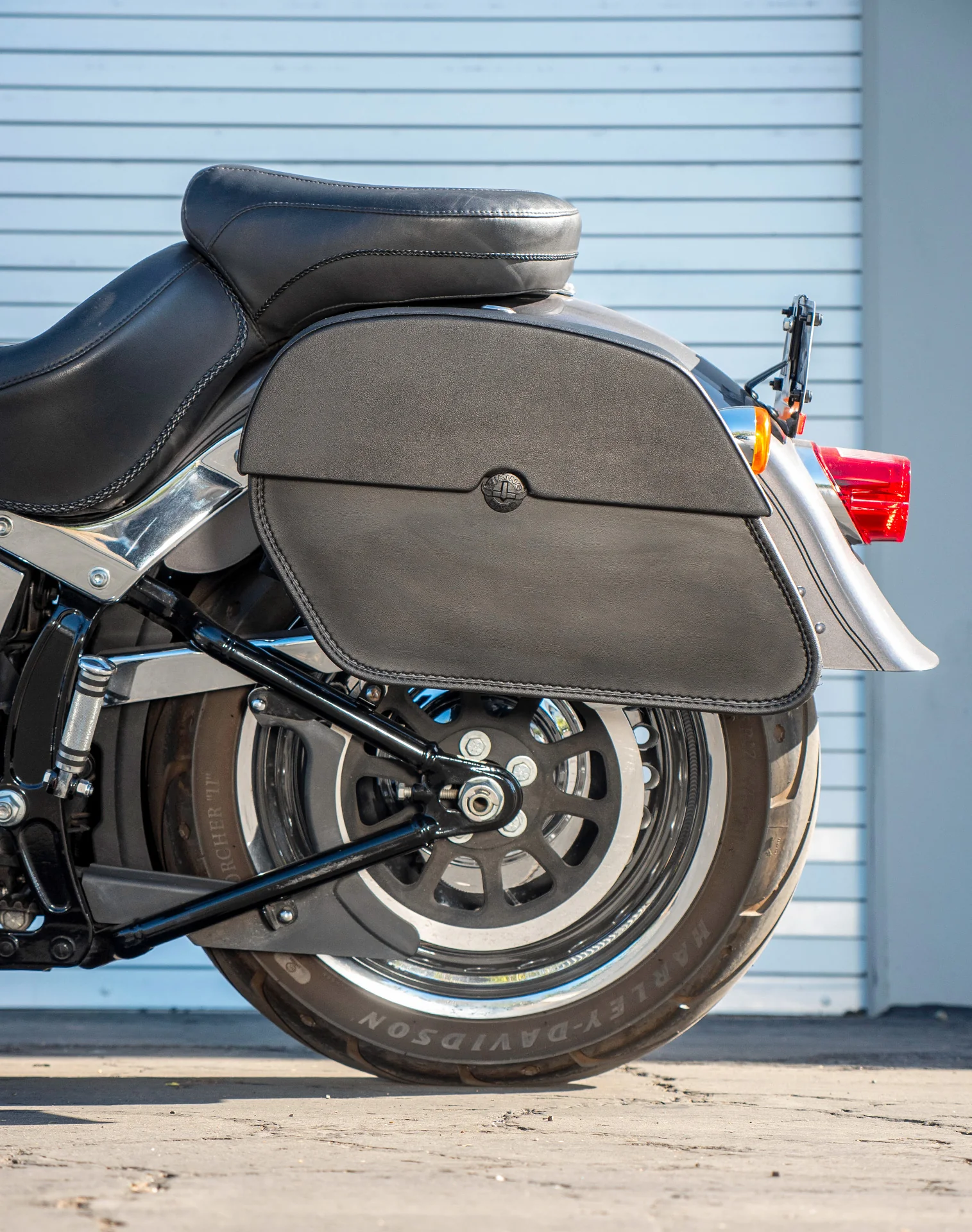 28L - Panzer Medium Quick Mount Motorcycle Saddlebags for Harley Softail Fat Boy Lo FLSTFB - Image 4