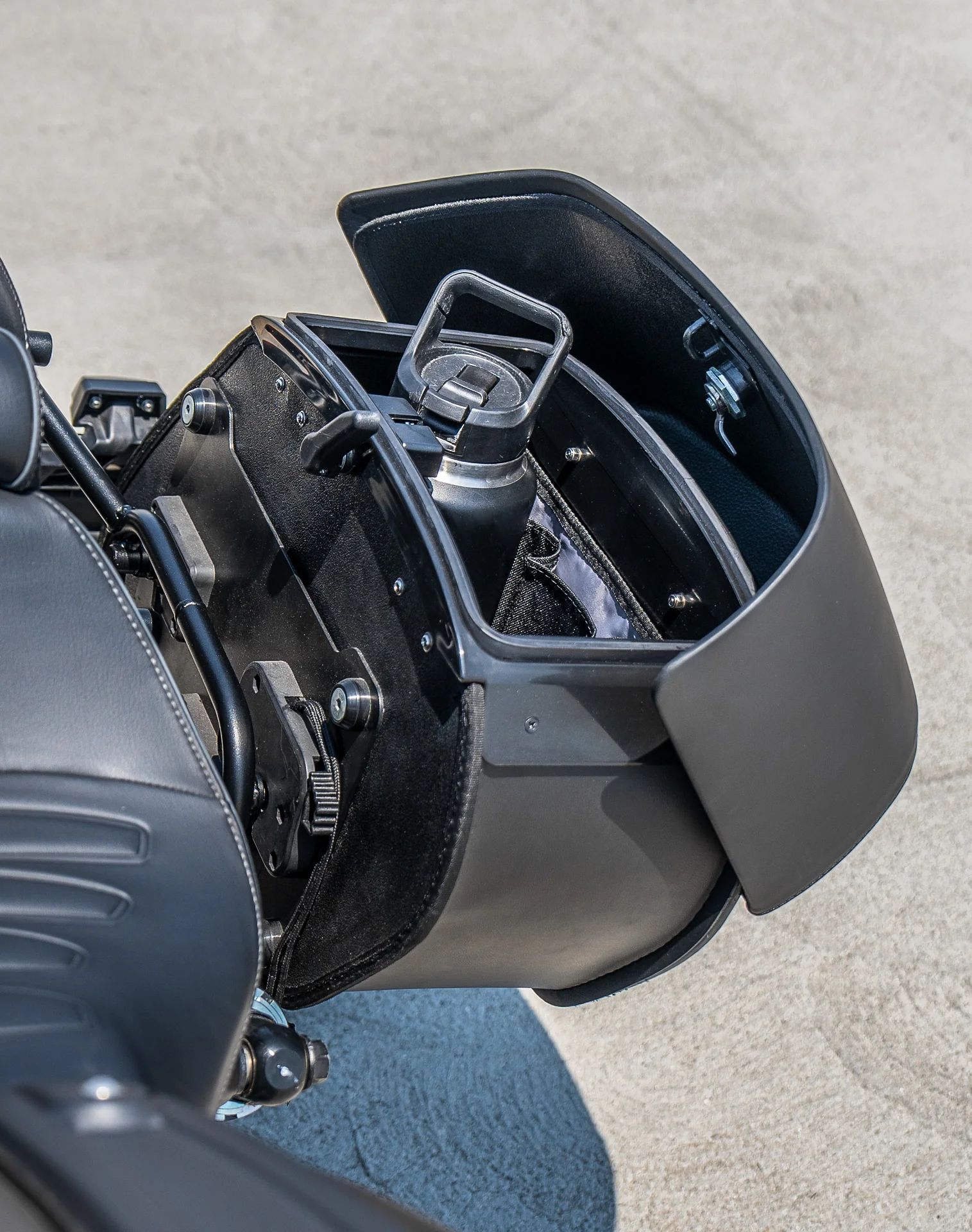 28L - Panzer Quick-Mount Medium 2025+ Indian Sport Scout Motorcycle Saddlebags - Image 6