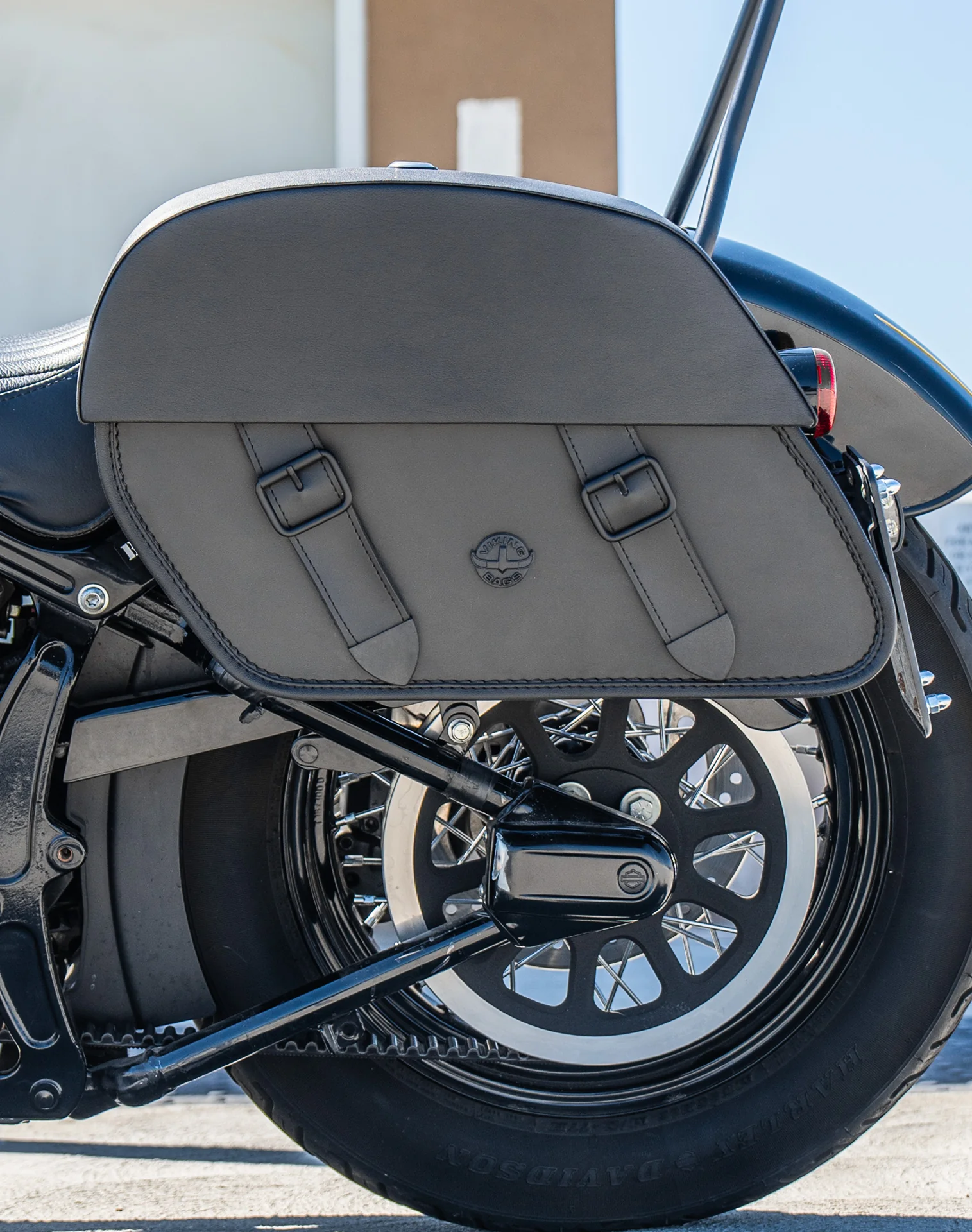 28L - Baelor Quick-Mount Medium Harley Softail Slim FLS Motorcycle Saddlebags - Image 4