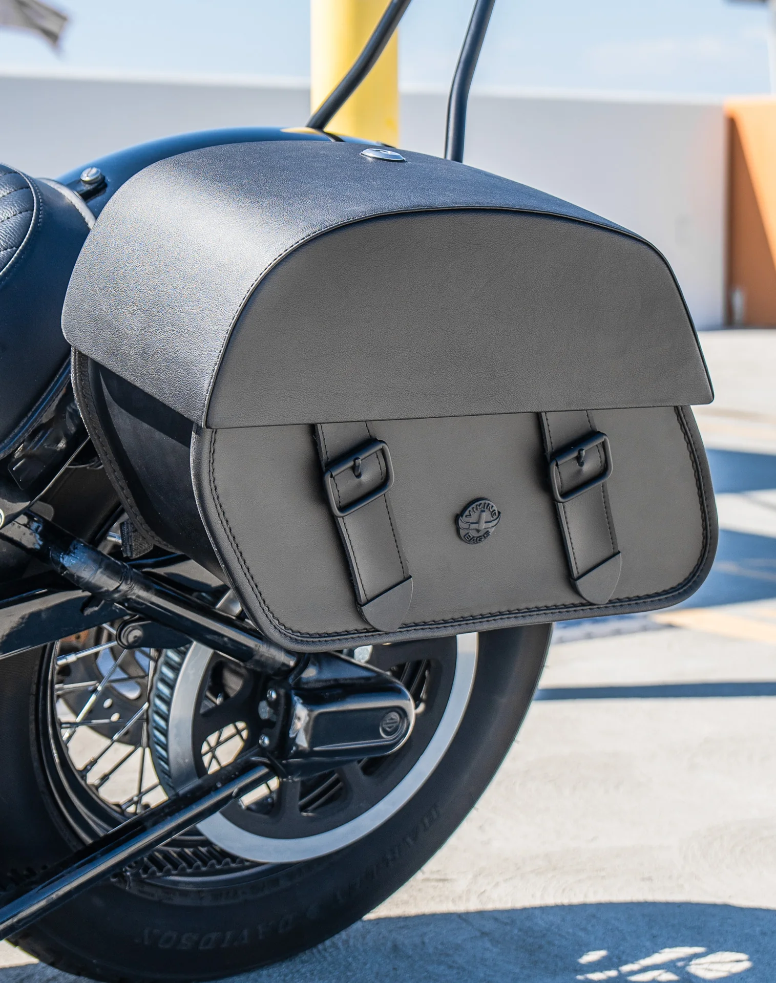28L - Baelor Quick-Mount Medium Harley Softail Slim FLS Motorcycle Saddlebags - Image 5