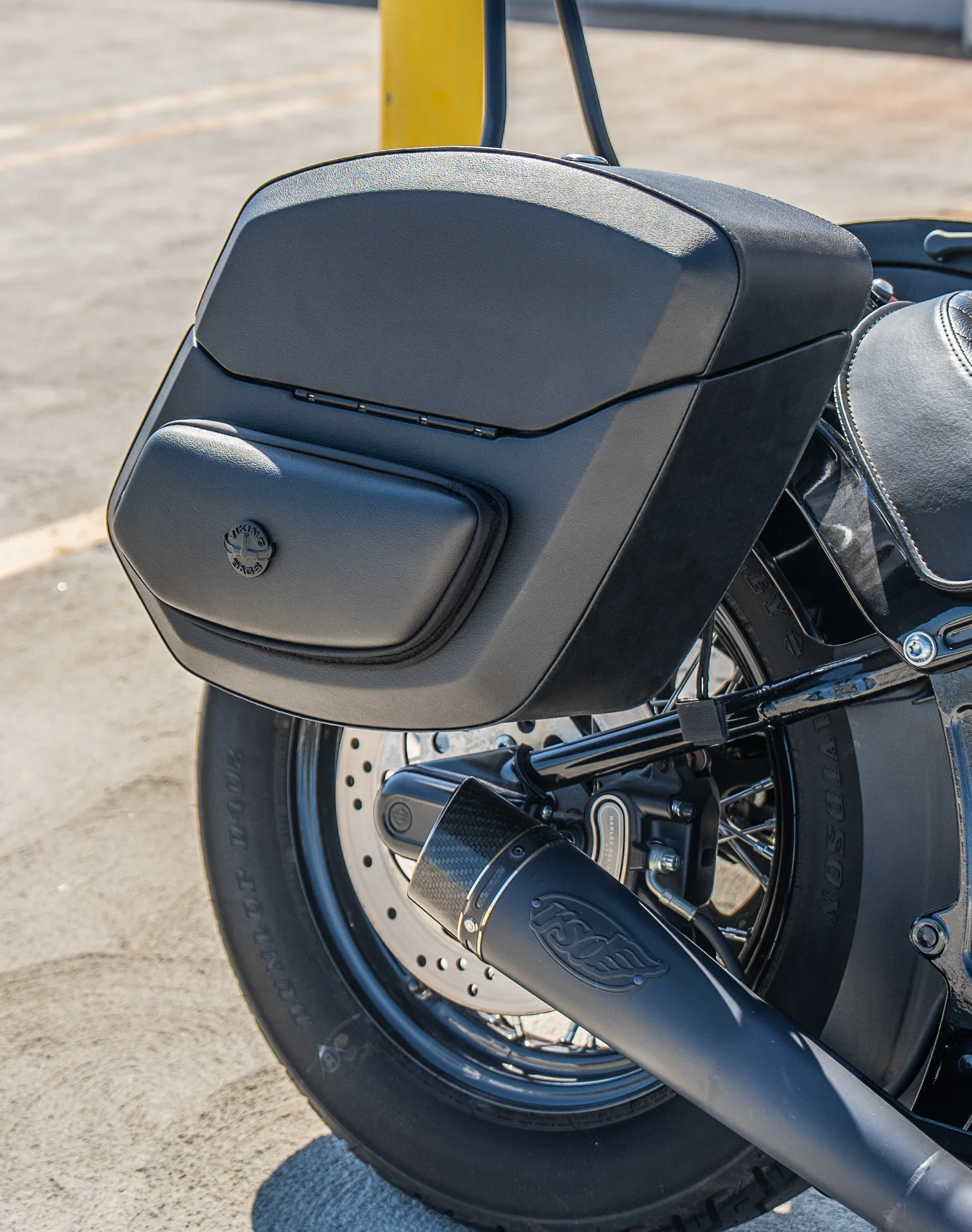 24L - Ironclad Quick-Mount Medium Harley Softail Slim FLS Leather Wrapped Hard Saddlebags - Image 5