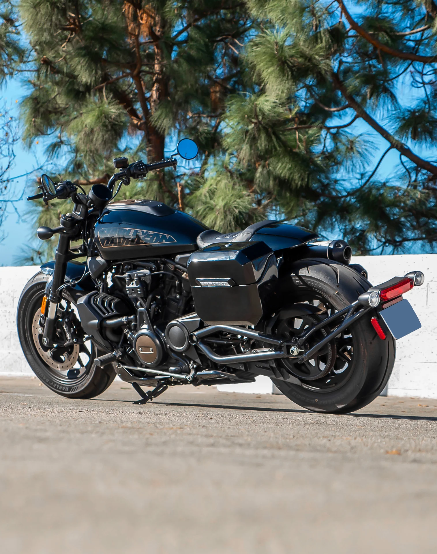 10L - Outlaw Quick Mount Small Harley Sportster S (RH1250S) Painted Hard Solo Saddlebag (Left Only) - Image 3