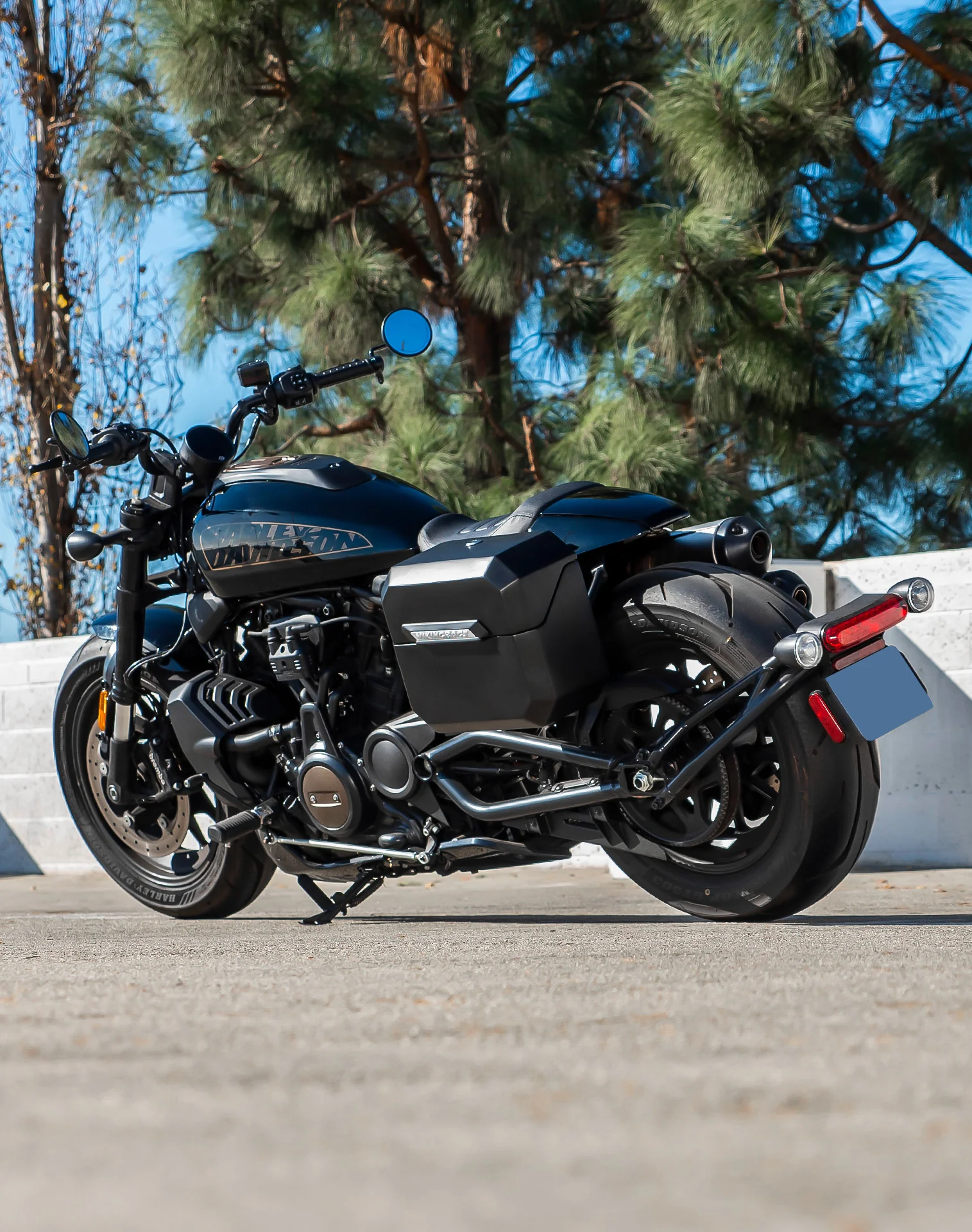 10L - Outlaw Quick Mount Small Harley Sportster S (RH1250S) Matte Hard Solo Saddlebag (Left Only) - Image 3