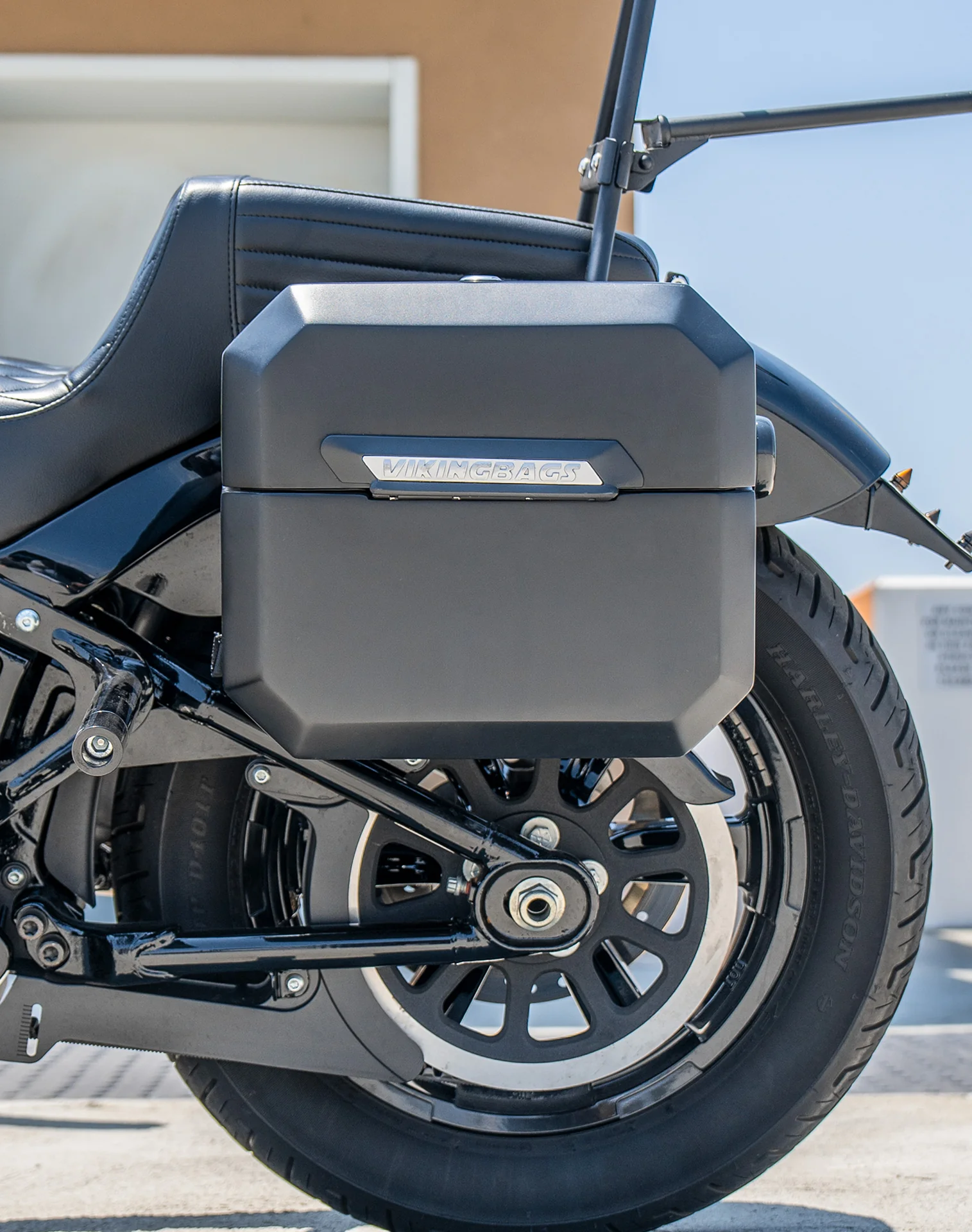 20L - Outlaw Quick-Mount Small Harley Softail Street Bob Matte Hard Saddlebags - Image 4