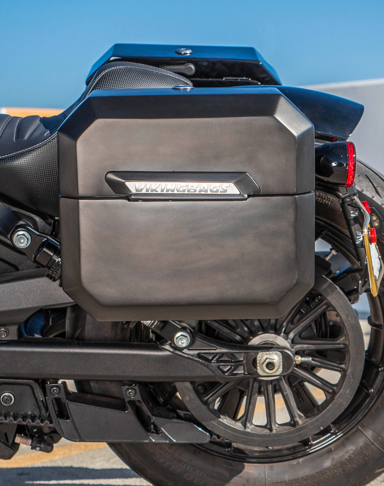 20L - Outlaw Quick-Mount Small Indian Scout Bobber Sixty Matte Hard Saddlebags - Image 4