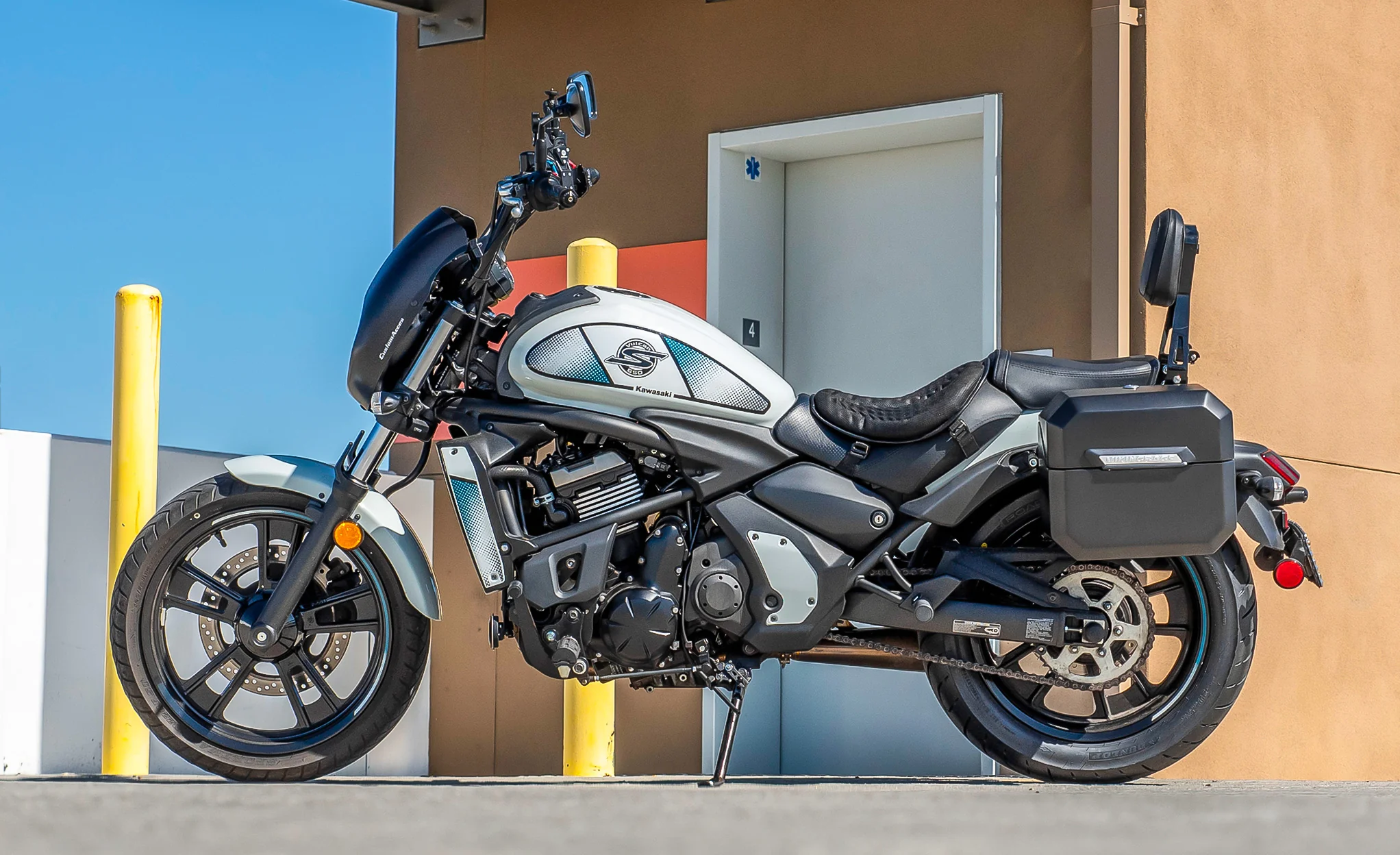 20L - Outlaw Quick-Mount Small Kawasaki Vulcan S Matte Hard Saddlebags - Image 2
