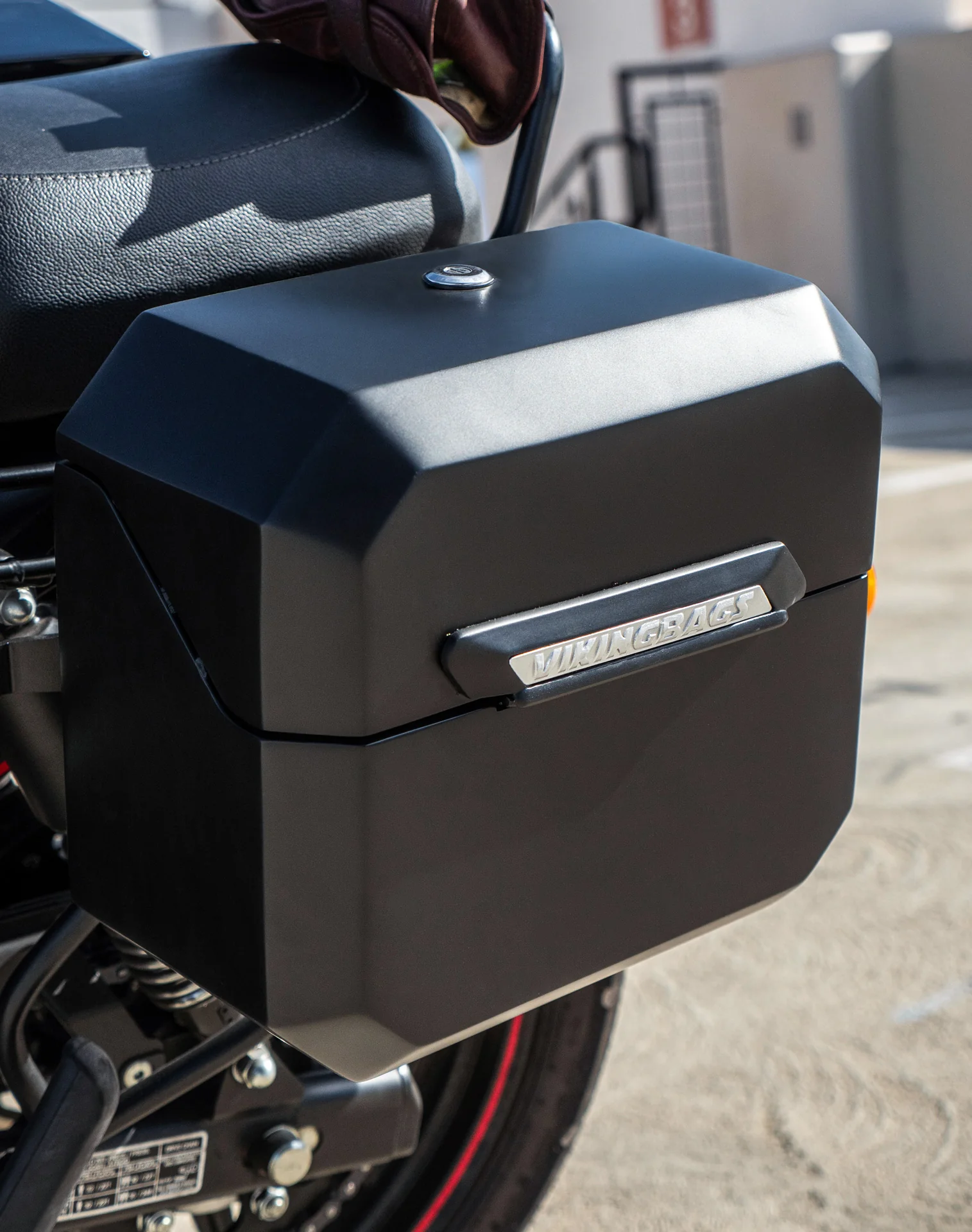 20L - Outlaw Quick-Mount Small Royal Enfield Classic 350 Matte Hard Saddlebags - Image 4