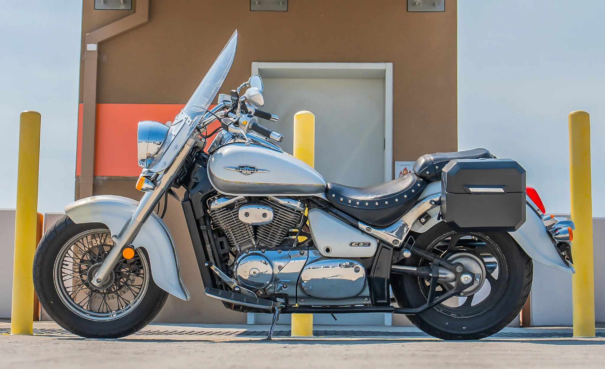 20L - Outlaw Quick-Mount Small Suzuki Boulevard C50 VL800 Matte Hard Saddlebags - Image 2