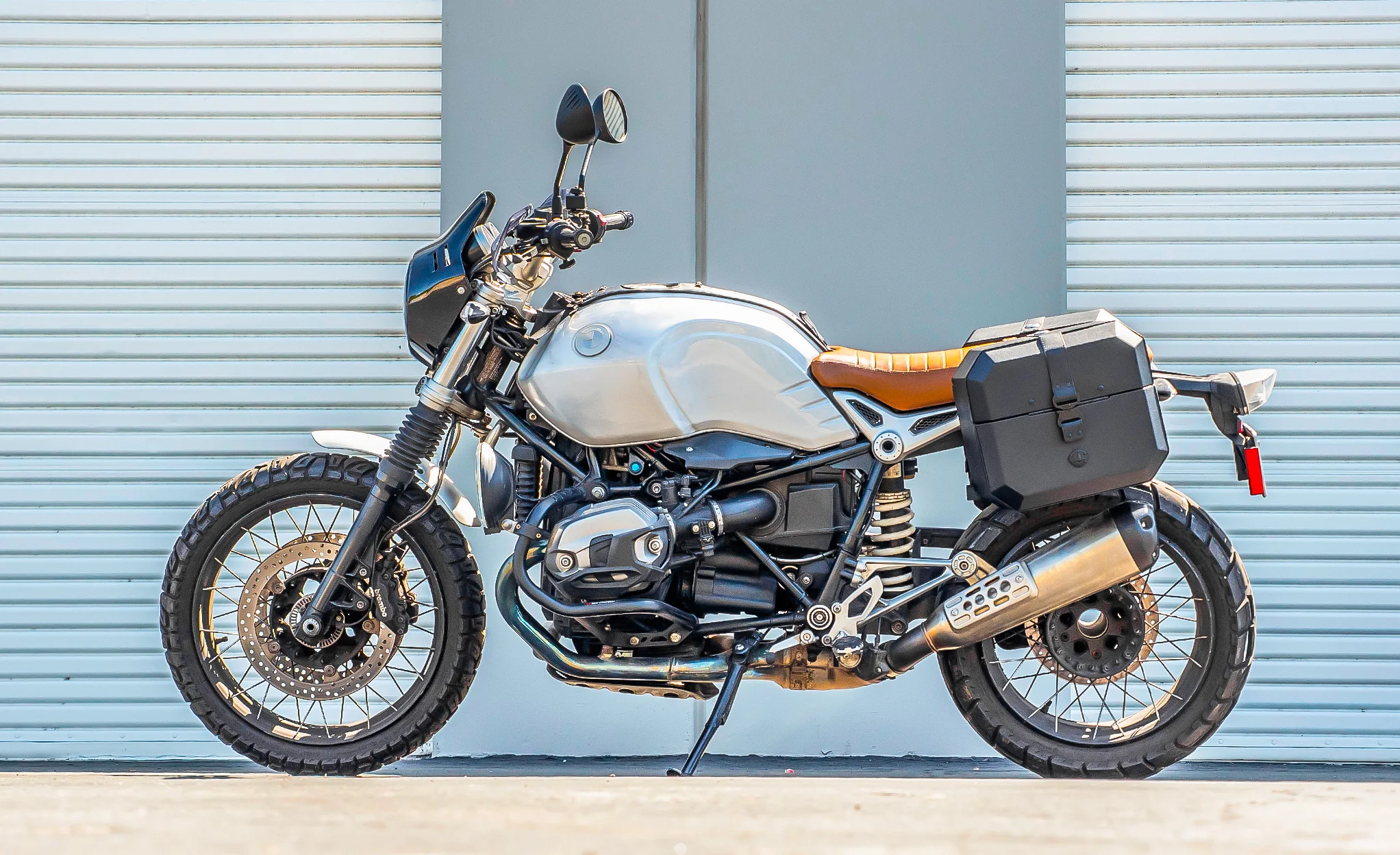 20L - Outlaw Quick-Mount Small BMW R nineT Pure/Racer/GS Leather Wrapped Hard Saddlebags - Image 2