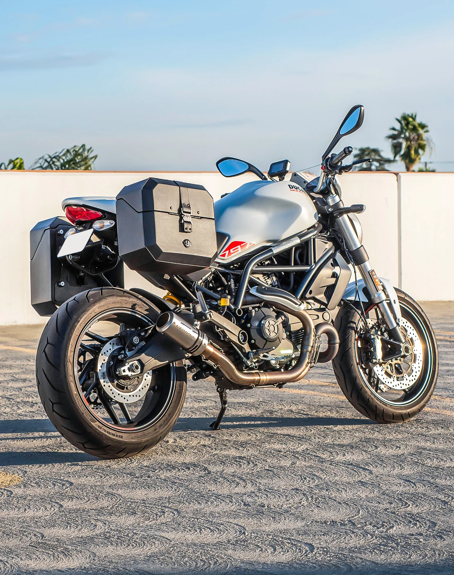 20L - Outlaw Quick-Mount Small Ducati Monster 797 Leather Wrapped Hard Saddlebags - Image 3