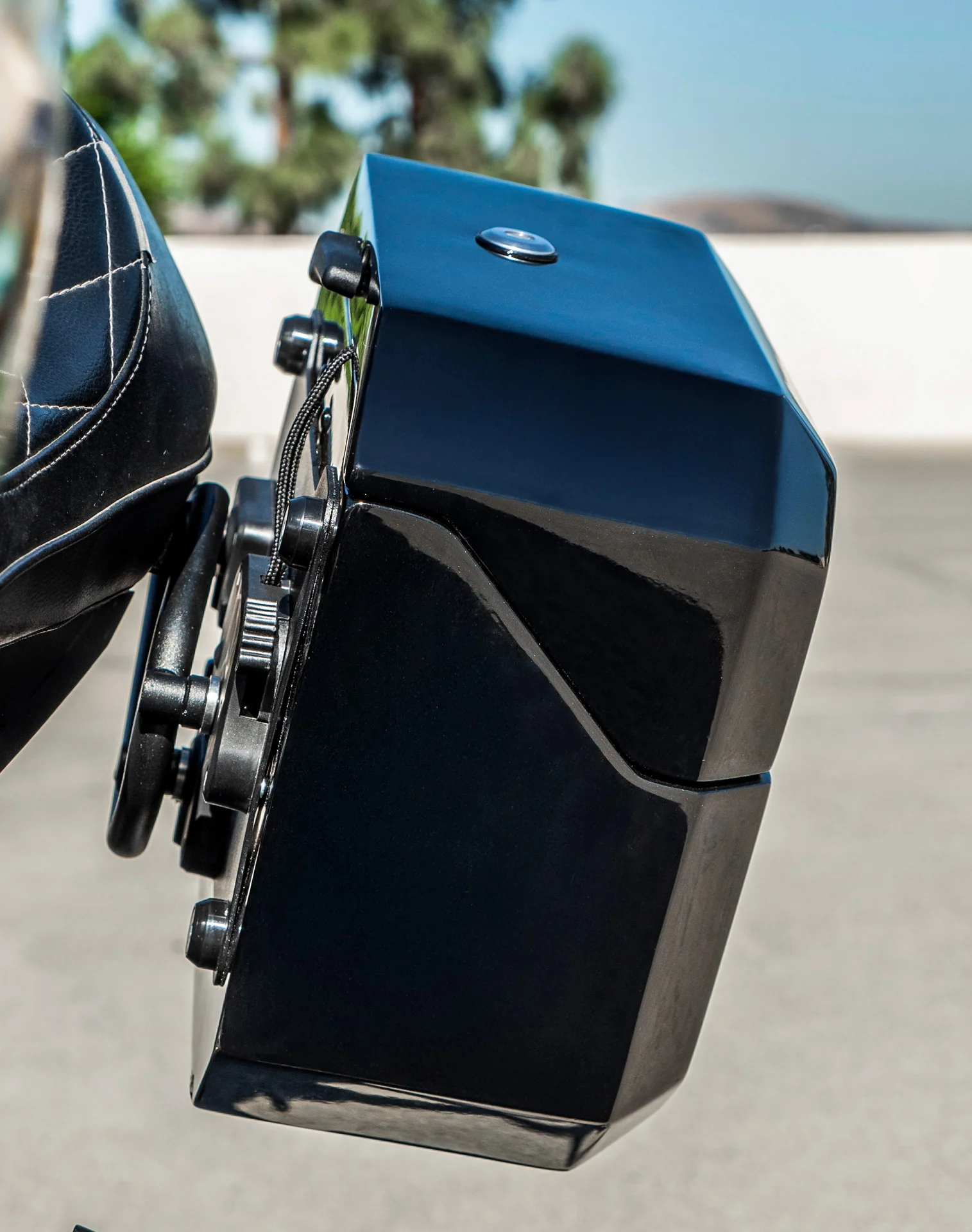 20L - Outlaw Quick-Mount Small Ducati Scrambler (2014-17) Painted Hard Saddlebags - Image 5