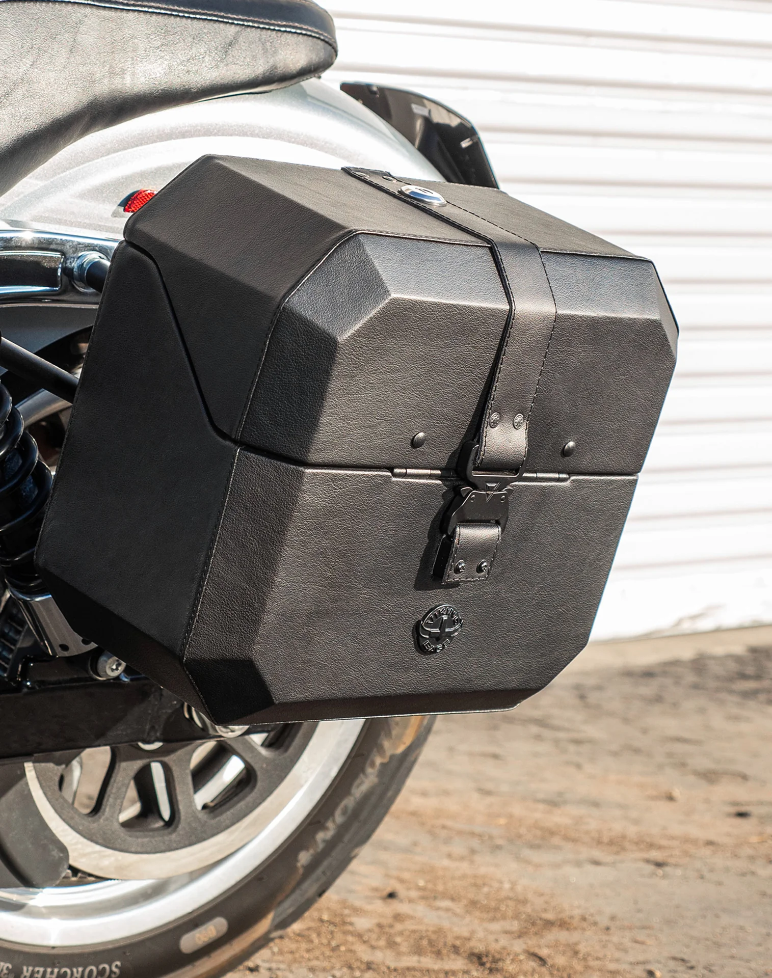 20L - Outlaw Quick-Mount Small Harley Dyna Low Rider FXDL Leather Wrapped Hard Saddlebags - Image 4