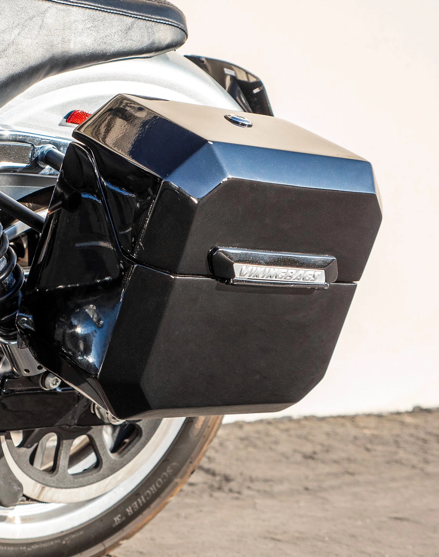 20L - Outlaw Quick-Mount Small Harley Dyna Wide Glide FXDWG Painted Hard Saddlebags - Image 6