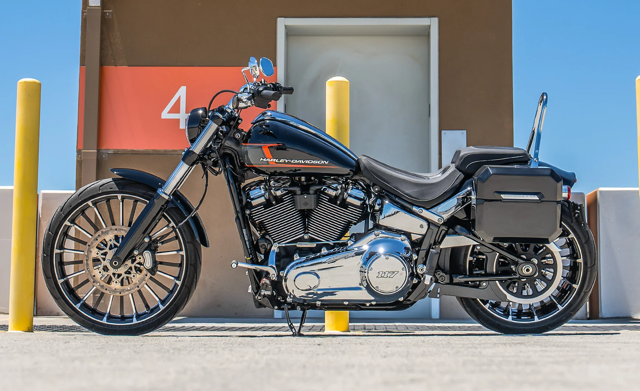20L - Outlaw Quick-Mount Small Harley Softail Breakout FXBR/S Painted Hard Saddlebags - Image 2