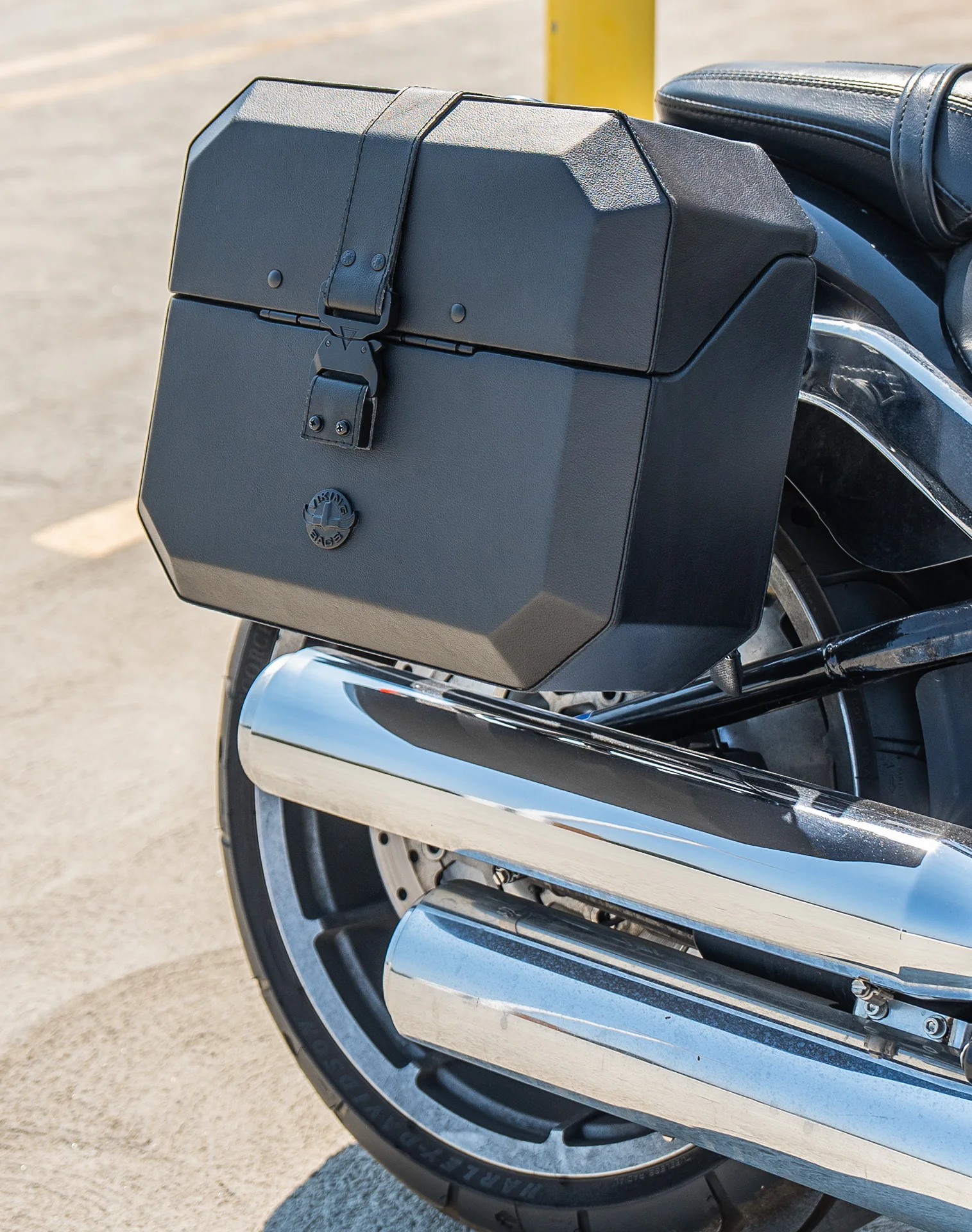 20L - Outlaw Quick-Mount Small Harley Softail Fat Boy FLFB/S Leather Wrapped Hard Saddlebags - Image 5