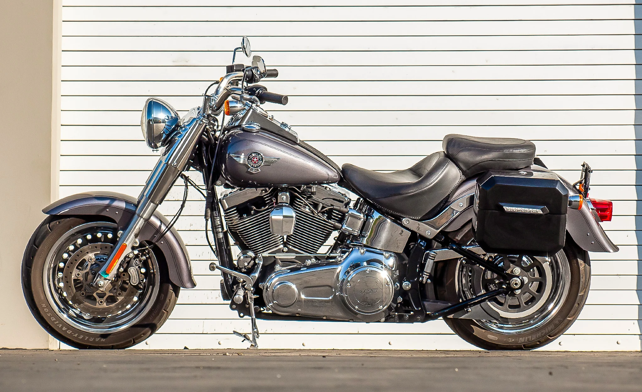 20L - Outlaw Quick-Mount Small Painted Hard Saddlebags for Harley Softail Fat Boy FLSTF/I - Image 2