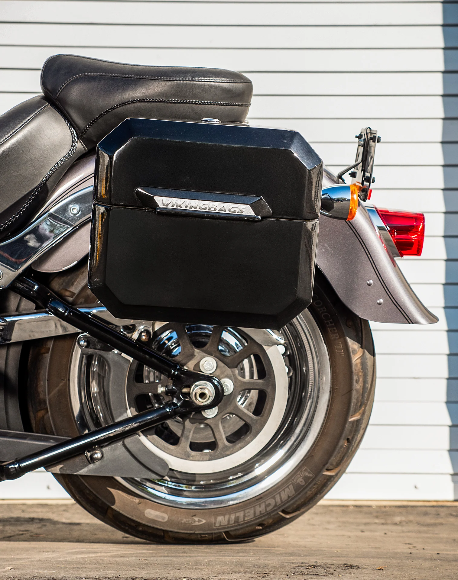 20L - Outlaw Quick-Mount Small Painted Hard Saddlebags for Harley Softail Fat Boy FLSTF/I - Image 4