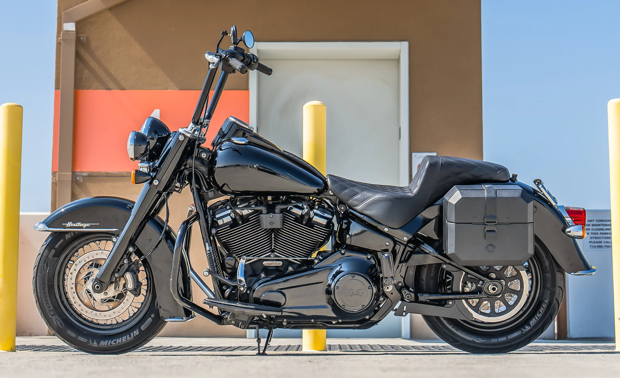 20L - Outlaw Quick-Mount Small Harley Softail Heritage FLHC/S Leather Wrapped Hard Saddlebags - Image 2