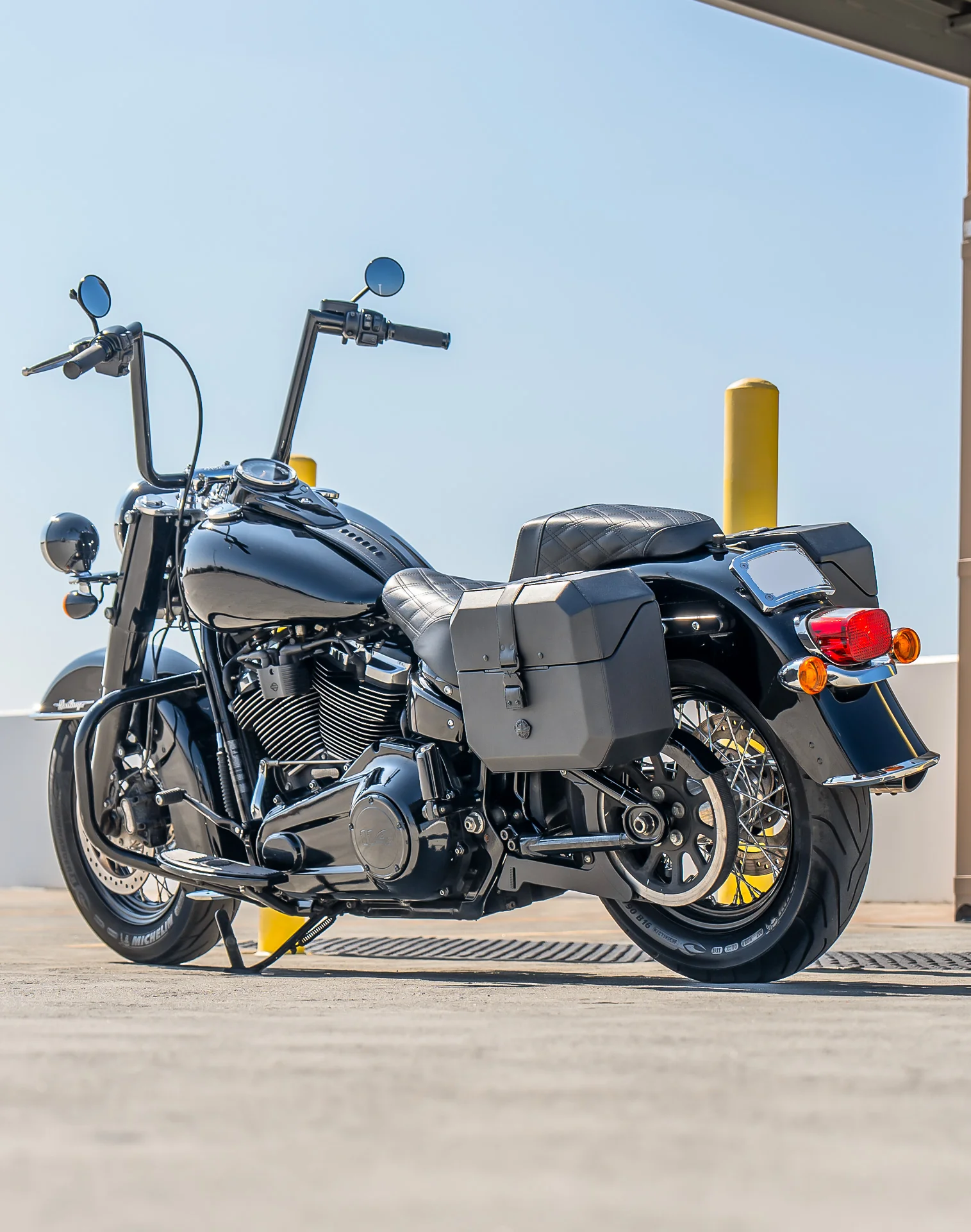 20L - Outlaw Quick-Mount Small Harley Softail Heritage FLHC/S Leather Wrapped Hard Saddlebags - Image 3