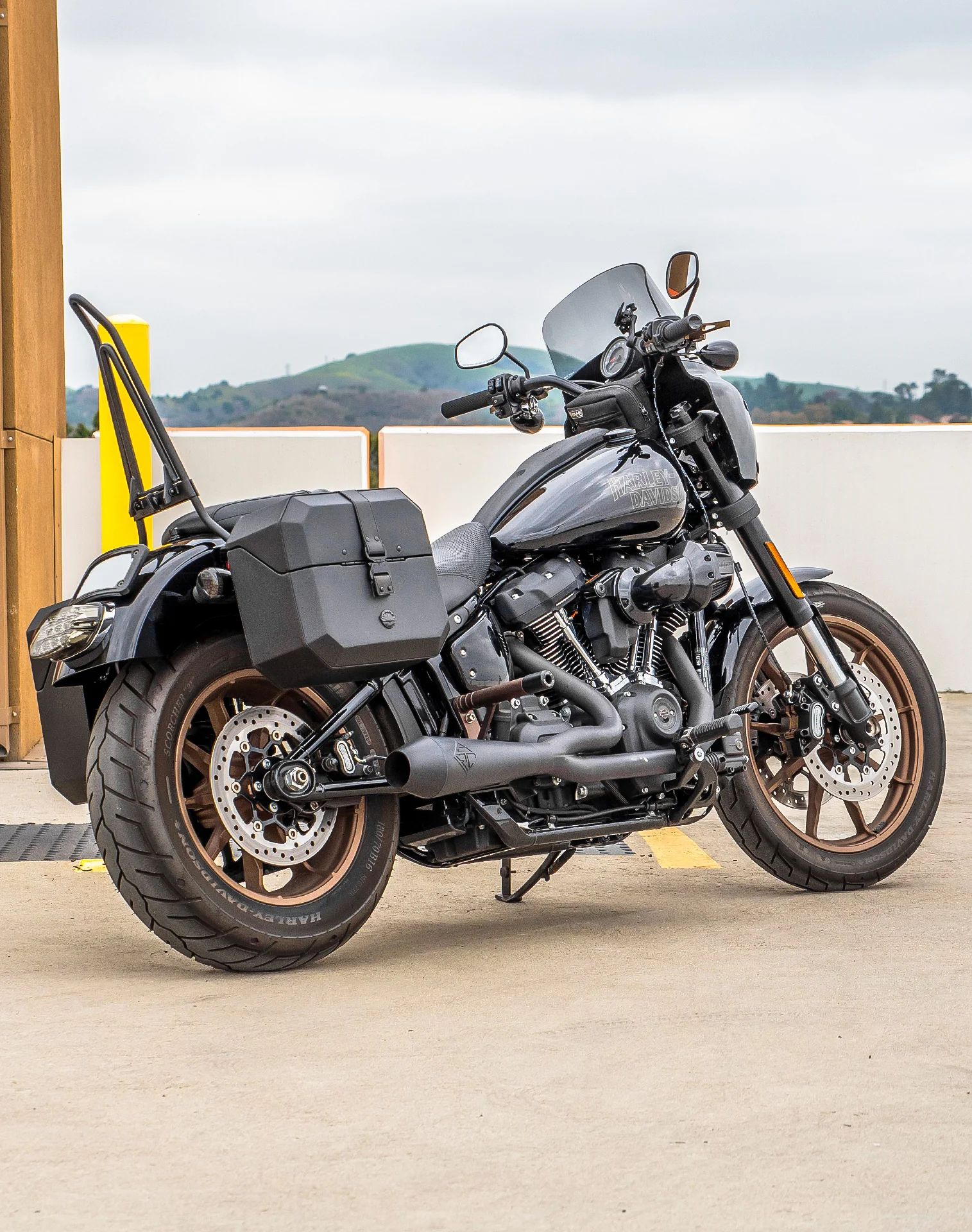 20L - Outlaw Quick-Mount Small Harley Softail Low Rider S FXLRS Leather Wrapped Hard Saddlebags - Image 3