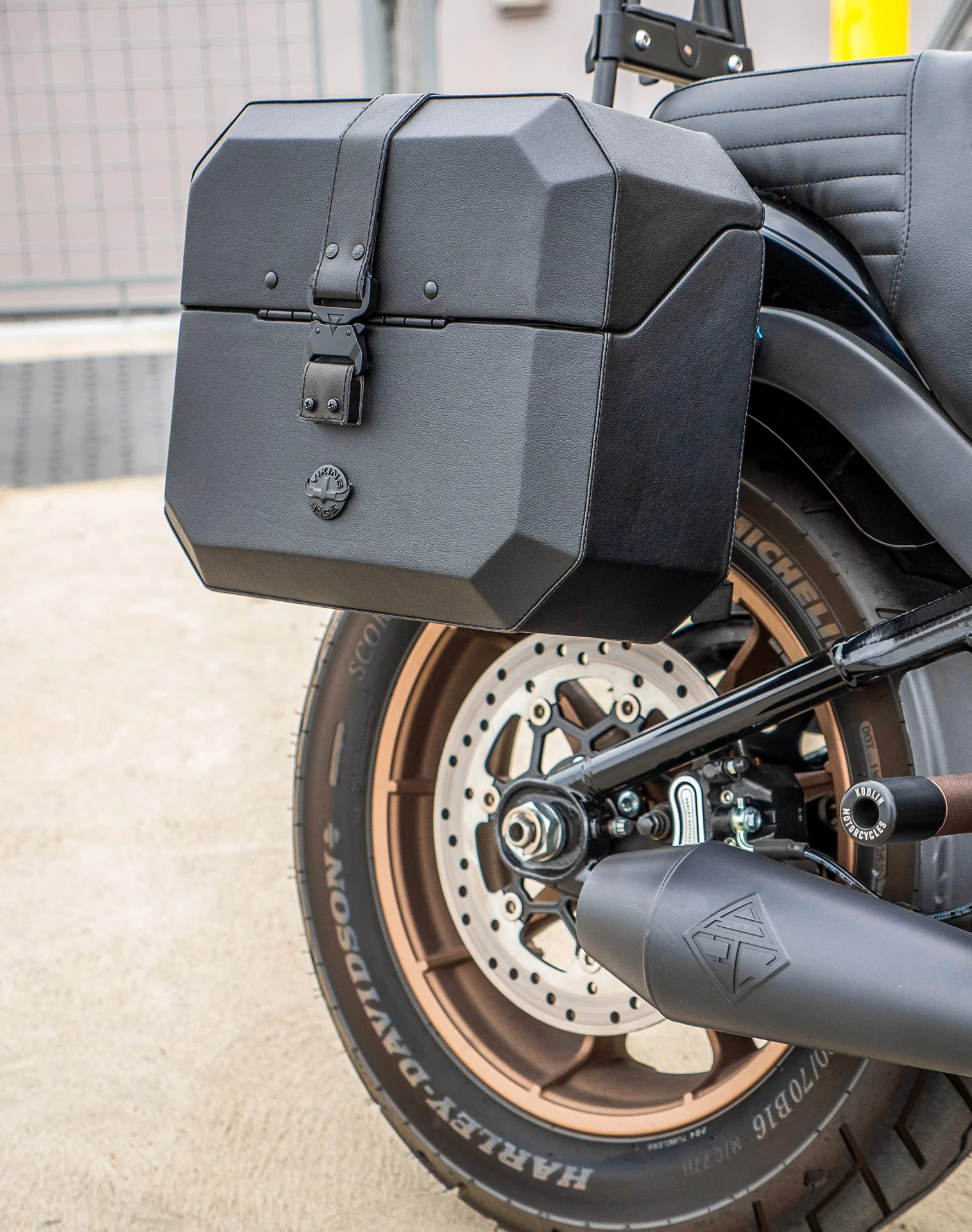 20L - Outlaw Quick-Mount Small Harley Softail Low Rider S FXLRS Leather Wrapped Hard Saddlebags - Image 5