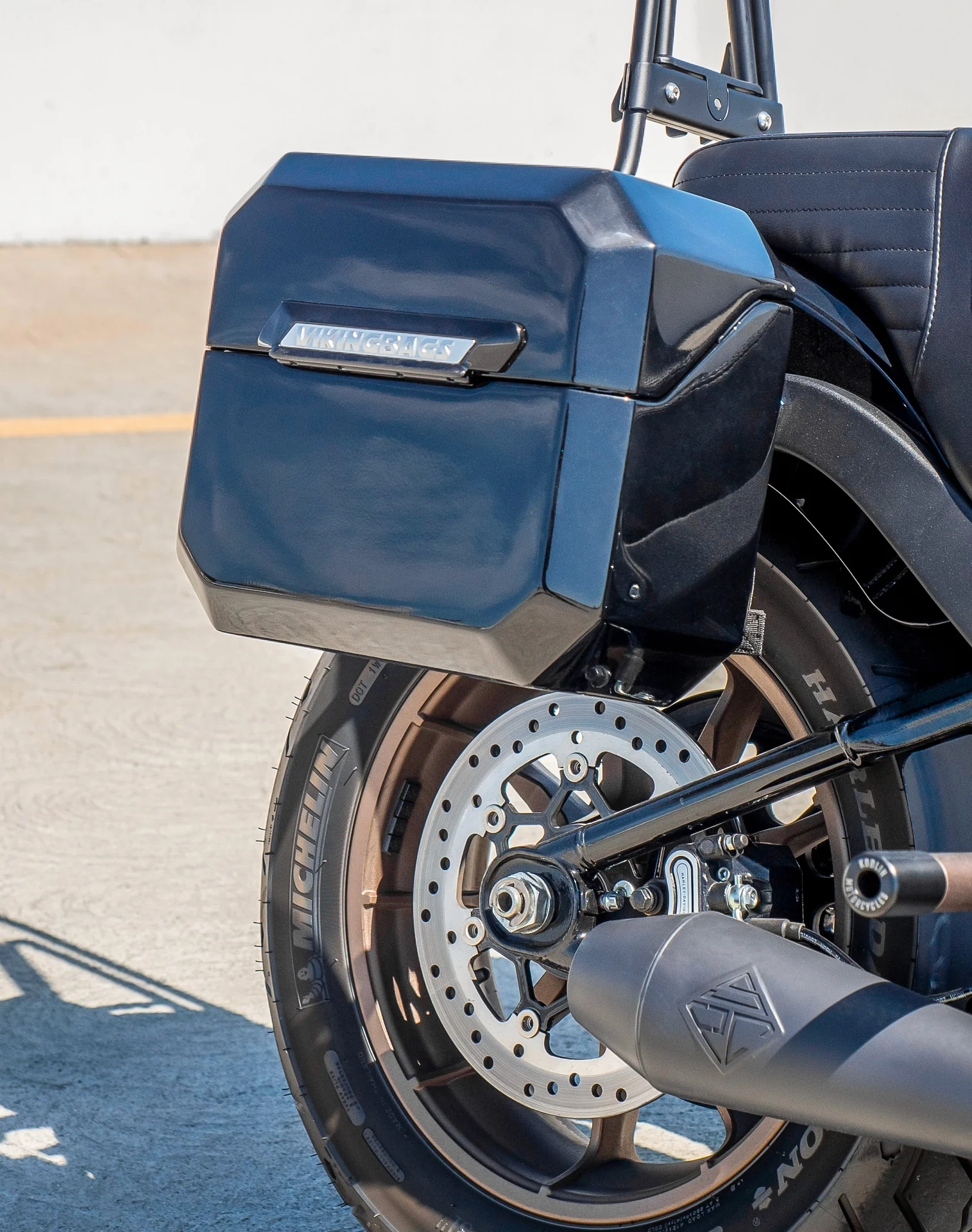 20L - Outlaw Quick-Mount Small Harley Softail Low Rider S FXLRS Painted Hard Saddlebags - Image 5