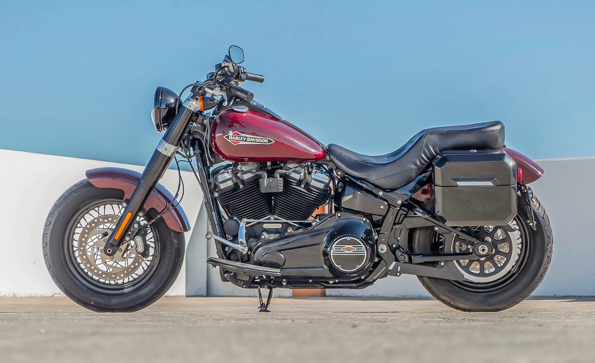20L - Outlaw Quick-Mount Small Harley Softail Slim FLSL Painted Hard Saddlebags - Image 2