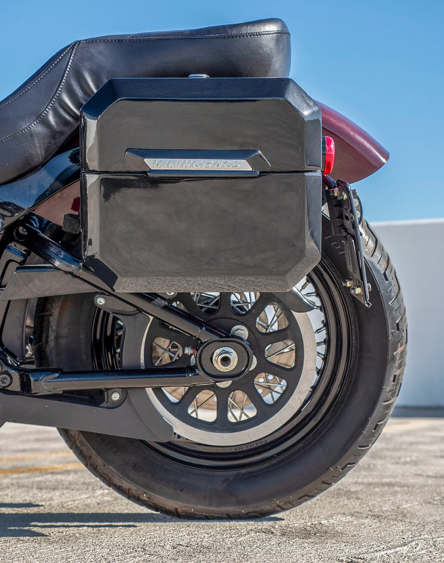 20L - Outlaw Quick-Mount Small Harley Softail Slim FLSL Painted Hard Saddlebags - Image 4