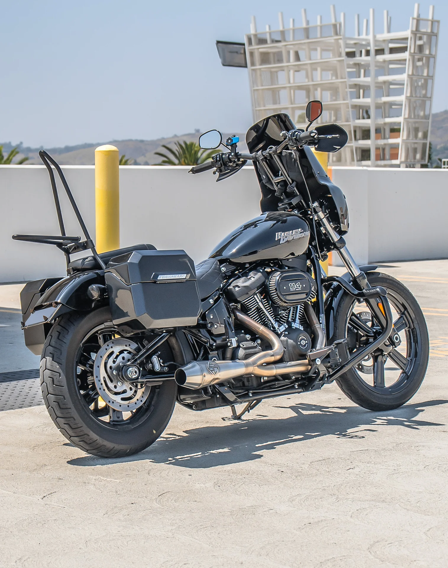 20L - Outlaw Quick-Mount Small Harley Softail Street Bob Painted Hard Saddlebags - Image 3