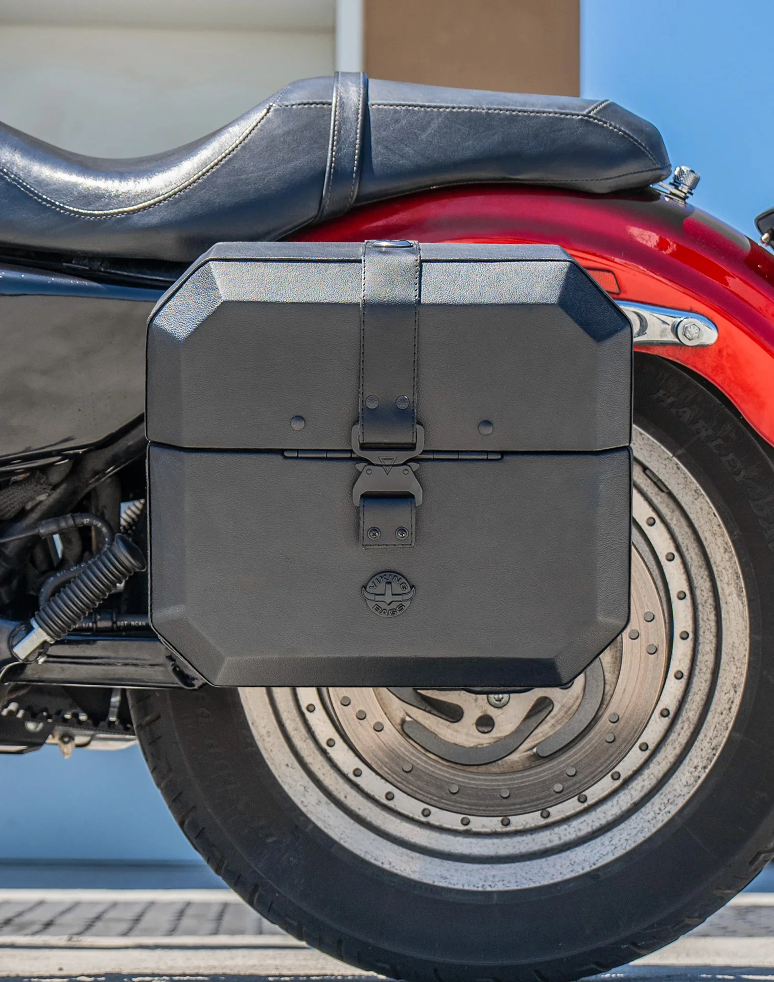 20L - Outlaw Quick-Mount Small Harley Sportster 883 Custom XL883C Leather Wrapped Hard Saddlebags - Image 5