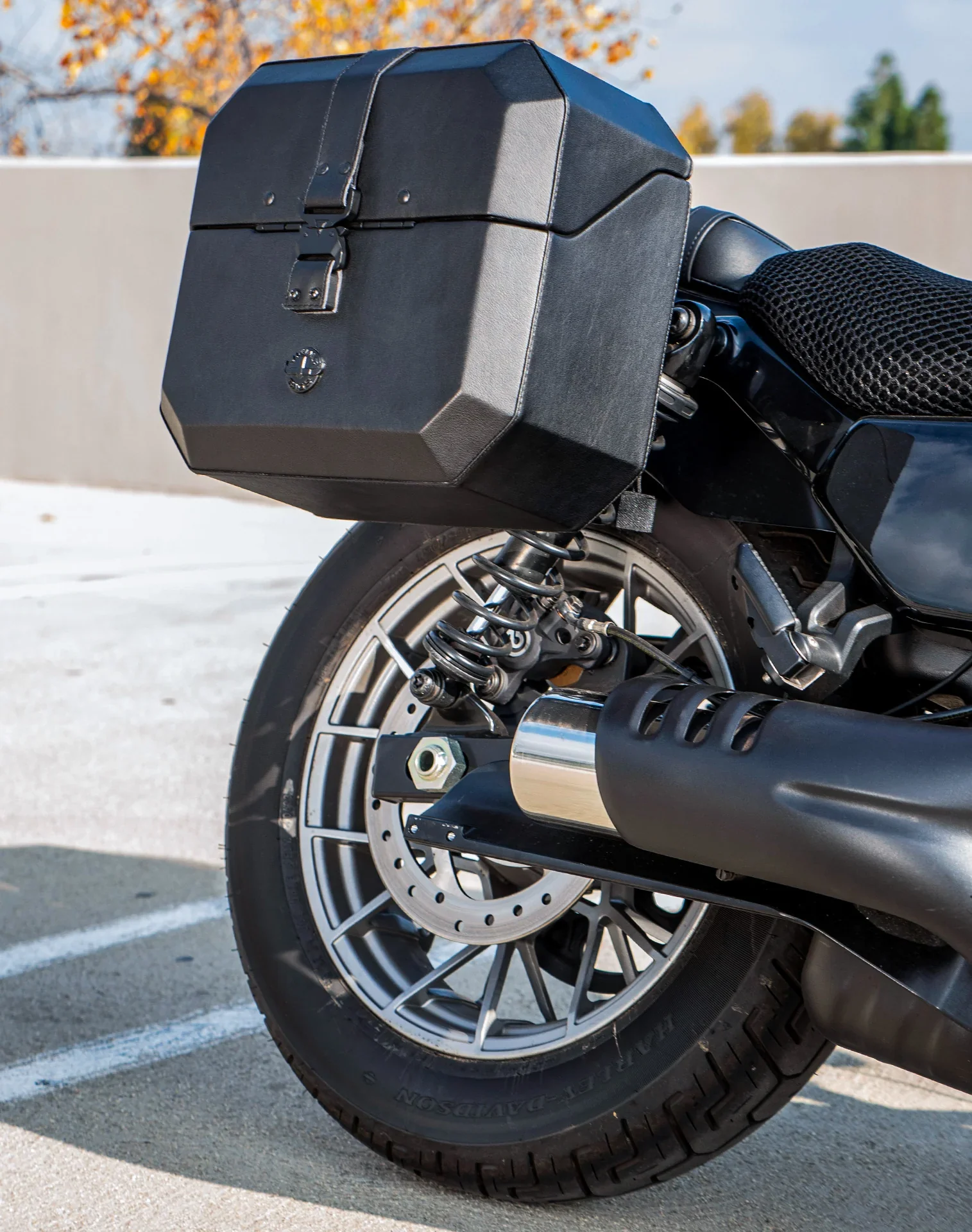 20L - Outlaw Quick-Mount Small Harley Sportster Nightster RH975/S Leather Wrapped Hard Saddlebags - Image 5