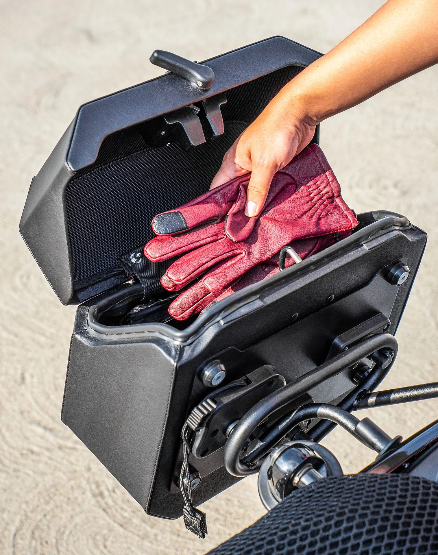 20L - Outlaw Quick-Mount Small Harley Sportster Nightster RH975/S Leather Wrapped Hard Saddlebags - Image 6