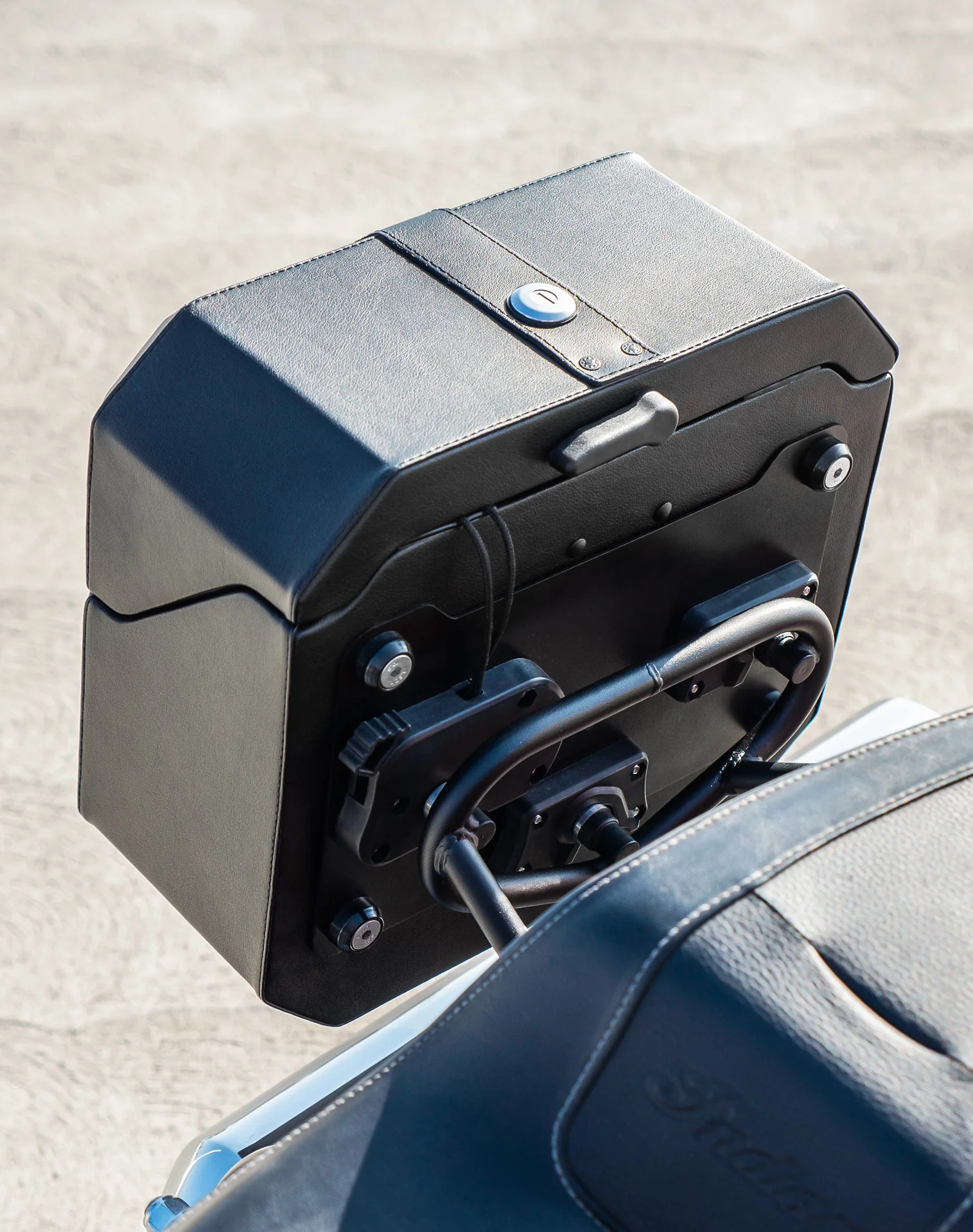20L - Outlaw Quick-Mount Small Indian Chief Leather Wrapped Hard Saddlebags - Image 5
