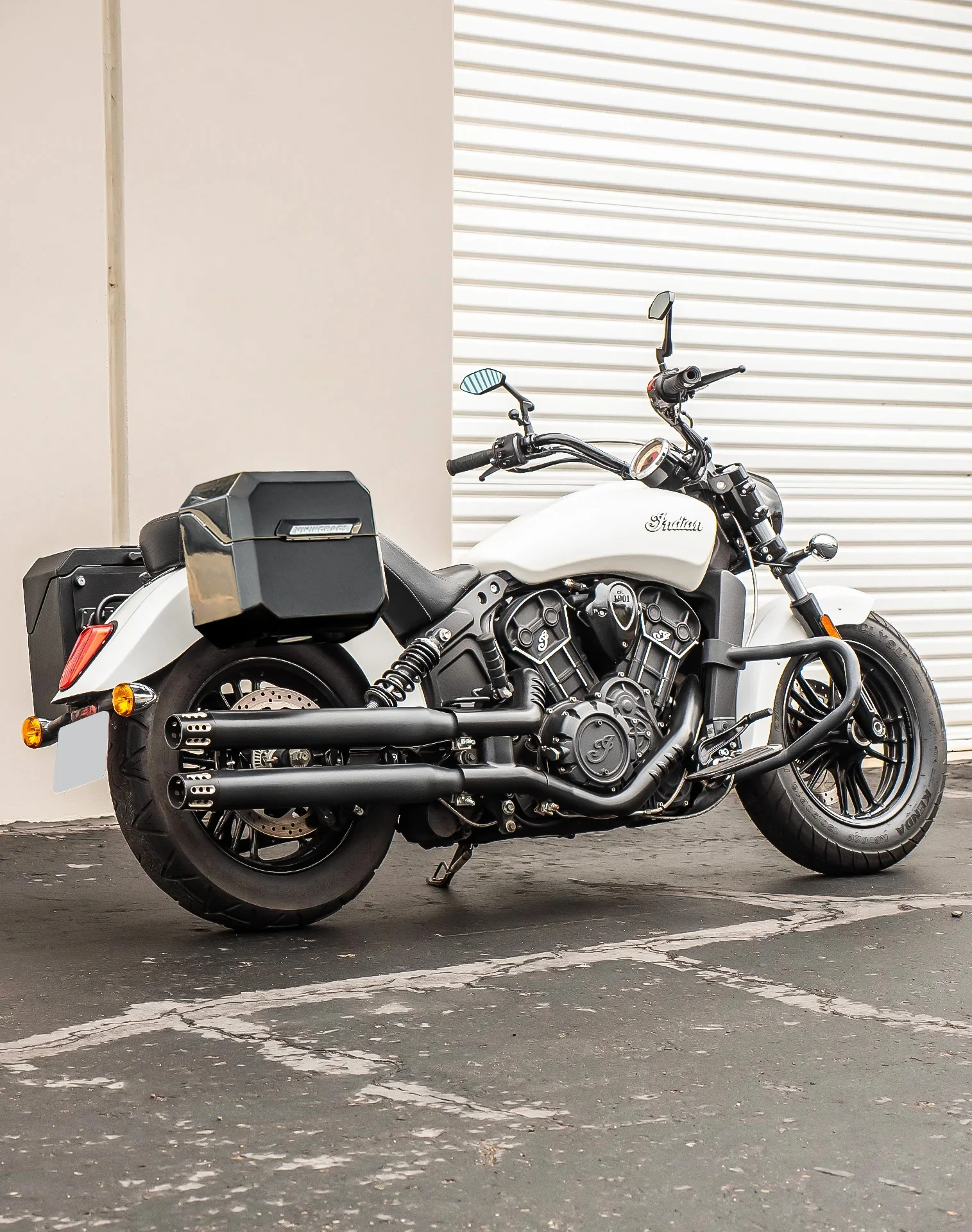 20L - Outlaw Quick-Mount Small Indian Scout Sixty Painted Hard Saddlebags - Image 3