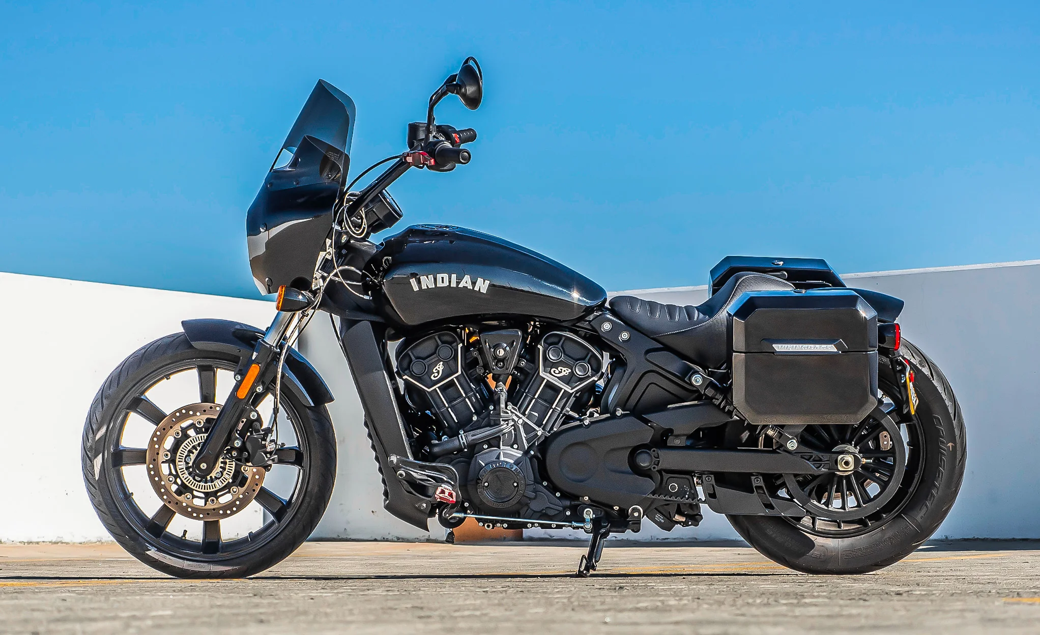 20L - Outlaw Quick-Mount Small Indian Scout Bobber Sixty Painted Hard Saddlebags - Image 2