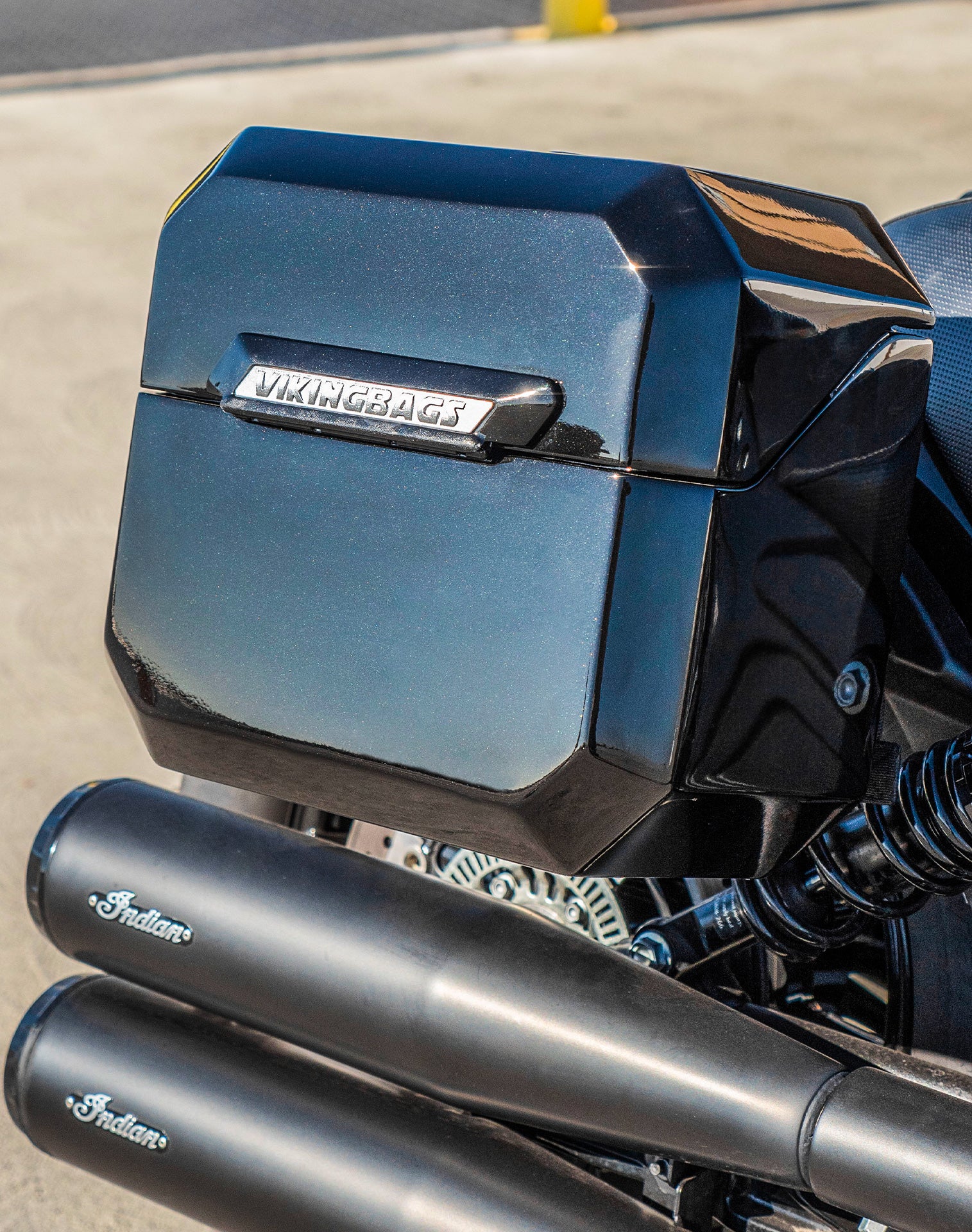 20L - Outlaw Quick-Mount Small Indian Scout Bobber Sixty Painted Hard Saddlebags - Image 5